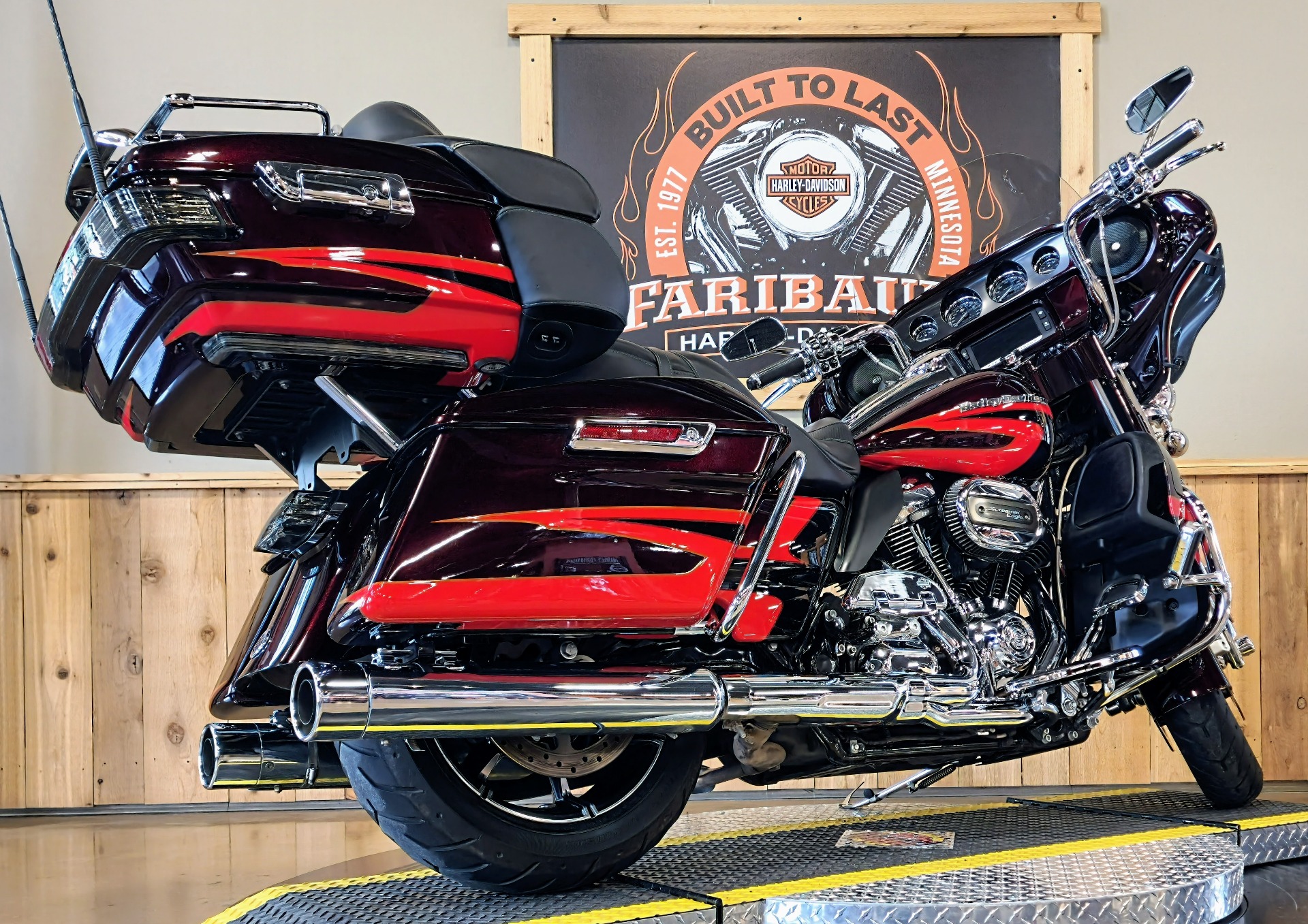 2017 Harley-Davidson CVO™ Limited in Faribault, Minnesota - Photo 8