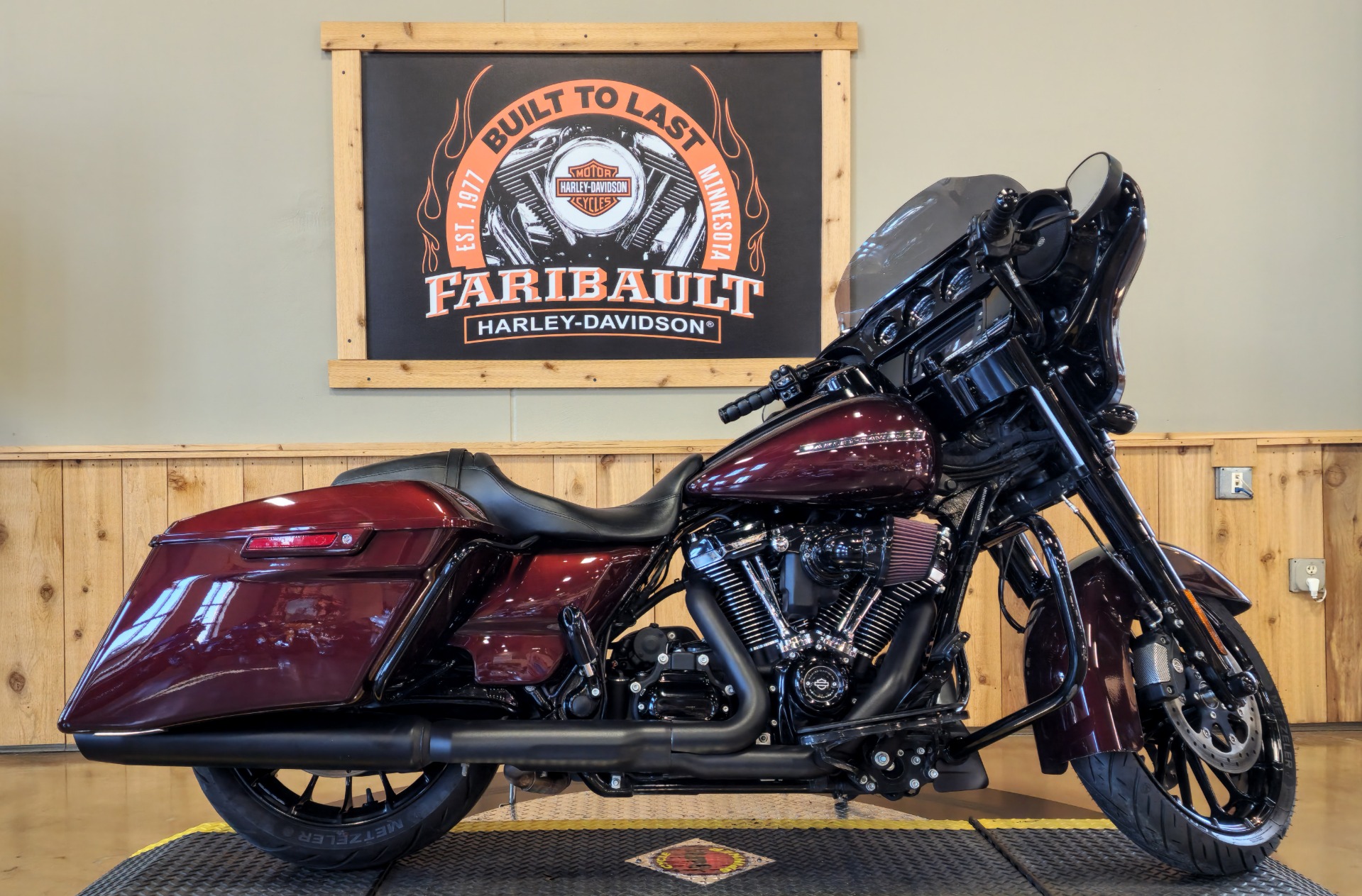 2018 Harley-Davidson Street Glide® Special in Faribault, Minnesota - Photo 1