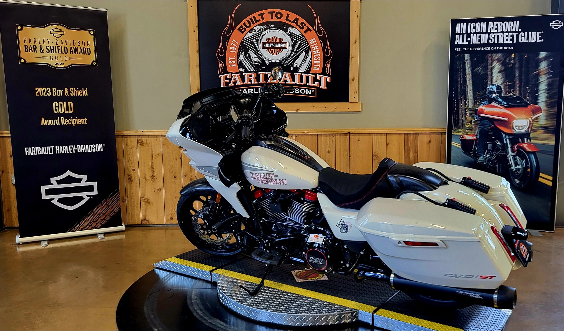 2024 Harley-Davidson CVO™ Road Glide® ST in Faribault, Minnesota - Photo 6