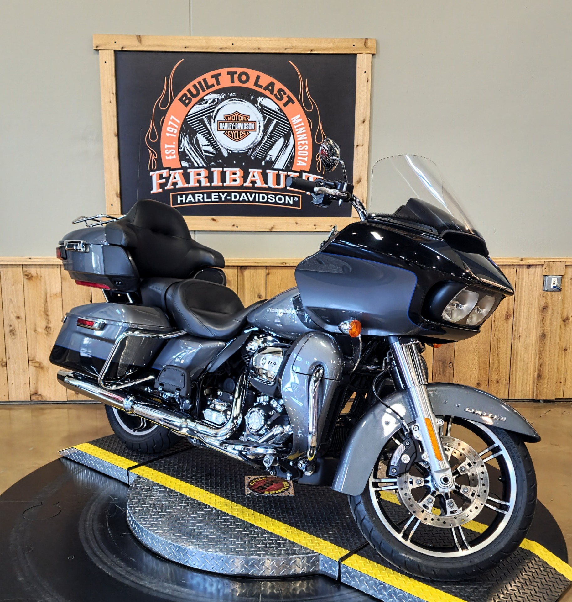 2021 Harley-Davidson Road Glide® Limited in Faribault, Minnesota - Photo 2