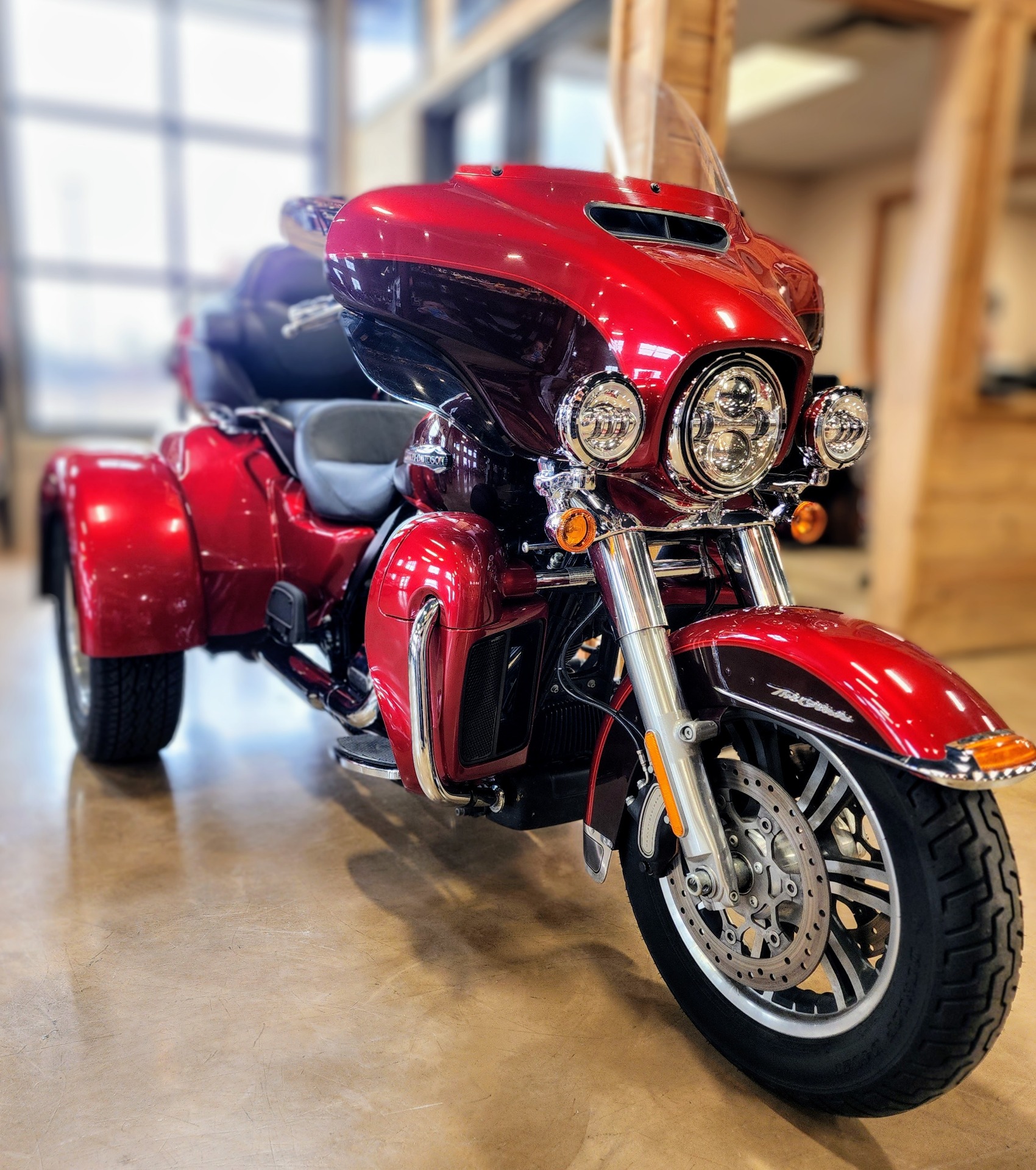 2018 Harley-Davidson Tri Glide® Ultra in Faribault, Minnesota - Photo 2