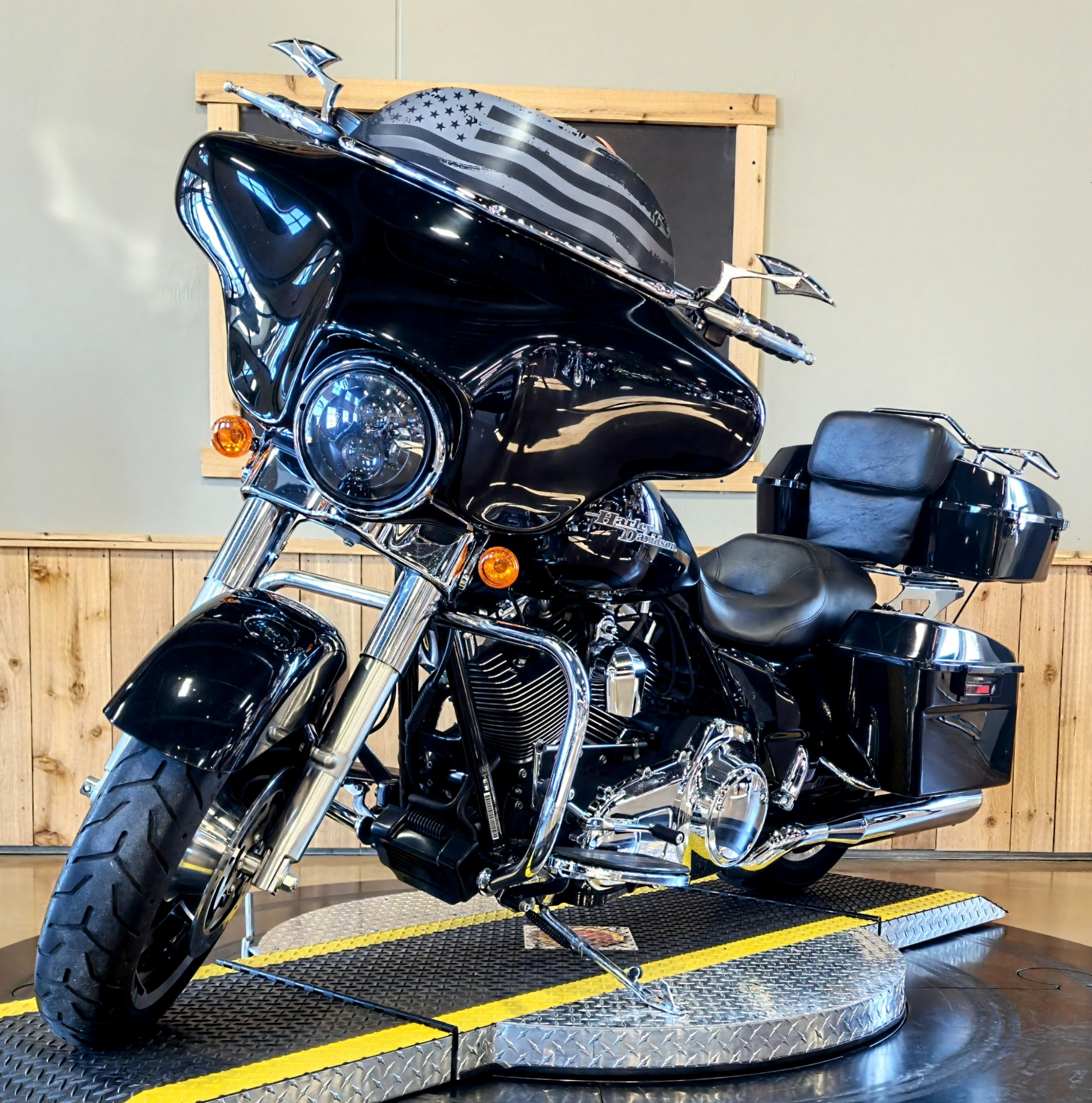 2012 Harley-Davidson Street Glide® in Faribault, Minnesota - Photo 4