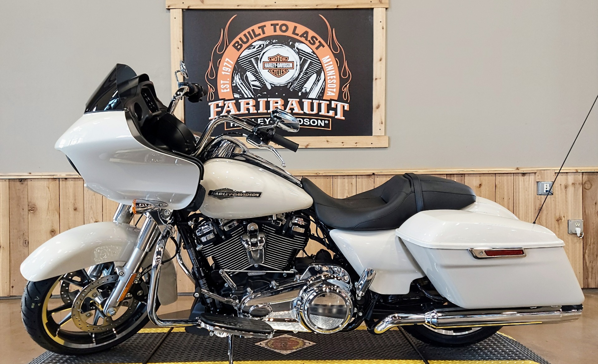 2022 Harley-Davidson Road Glide® in Faribault, Minnesota - Photo 8