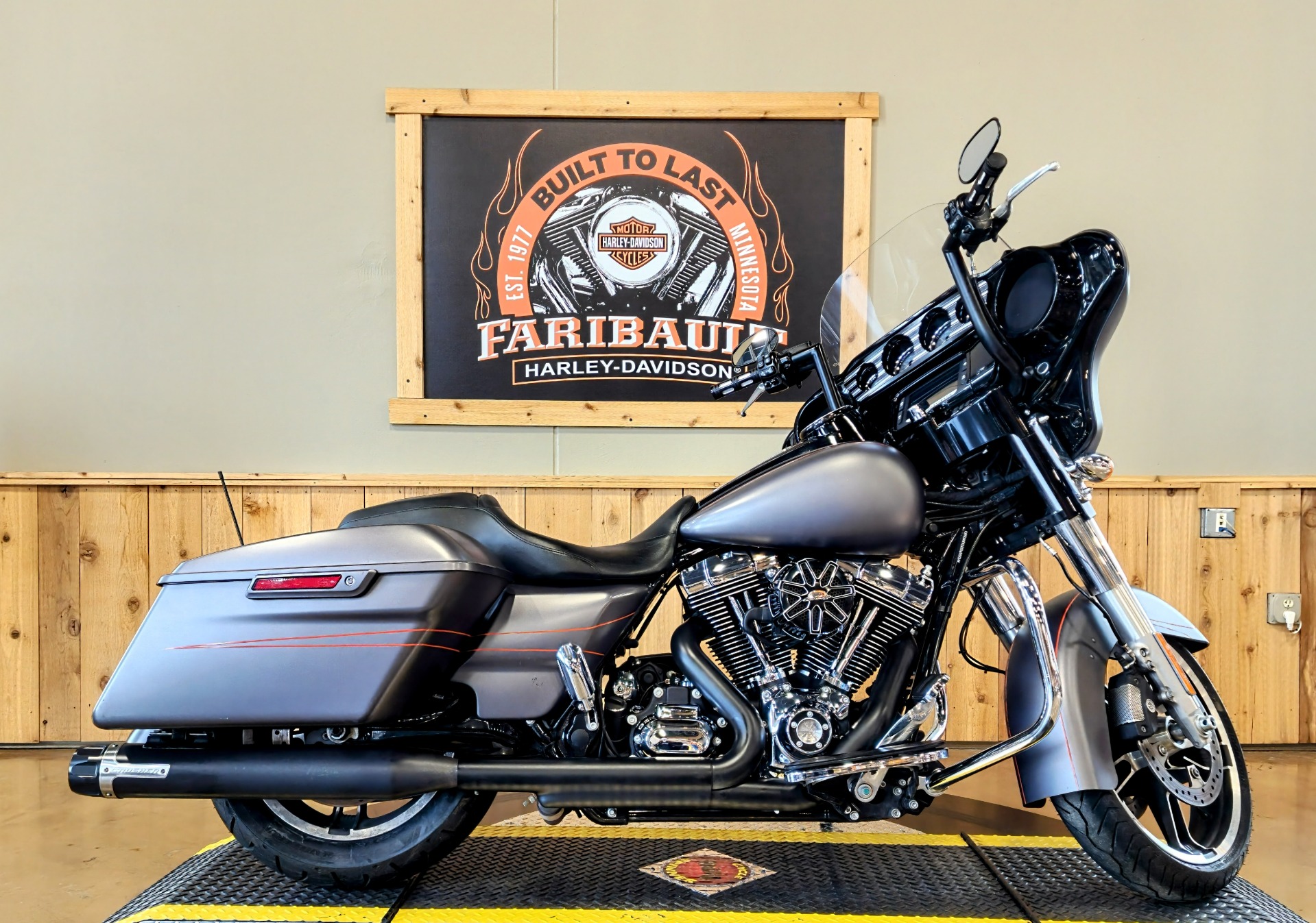 2016 Harley-Davidson Street Glide® Special in Faribault, Minnesota - Photo 1