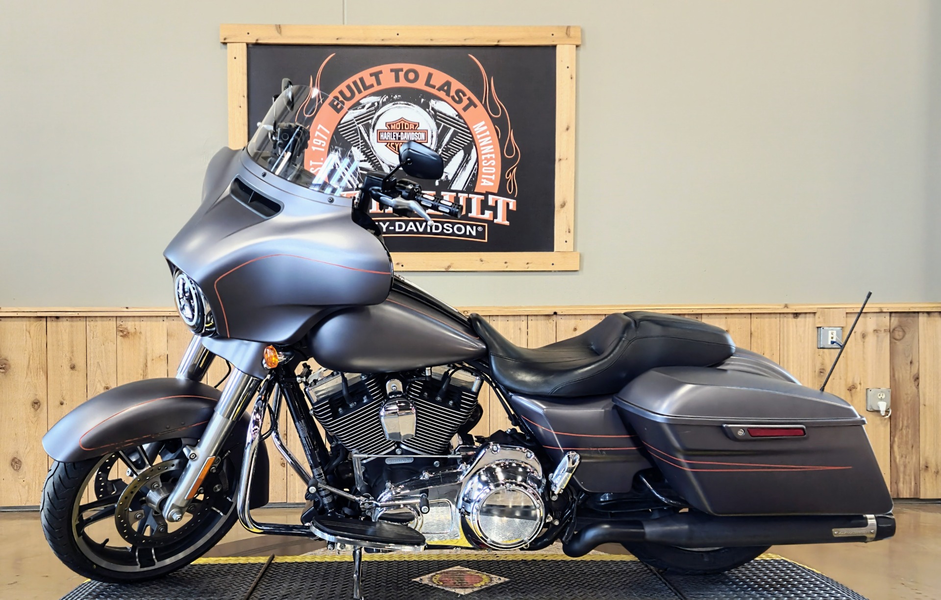 2016 Harley-Davidson Street Glide® Special in Faribault, Minnesota - Photo 5