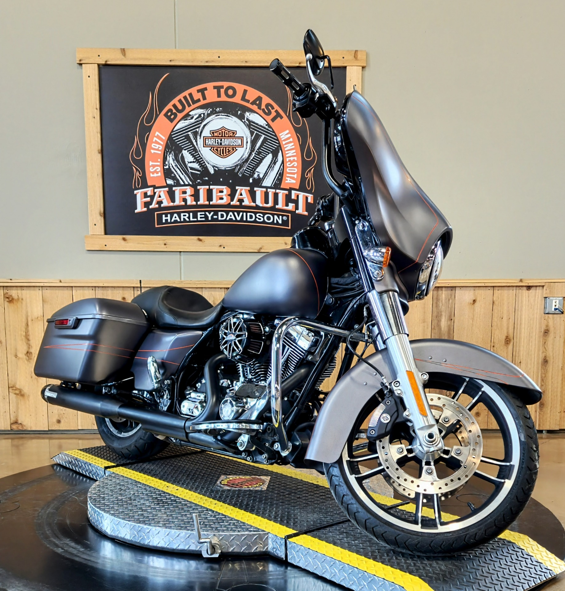 2016 Harley-Davidson Street Glide® Special in Faribault, Minnesota - Photo 2