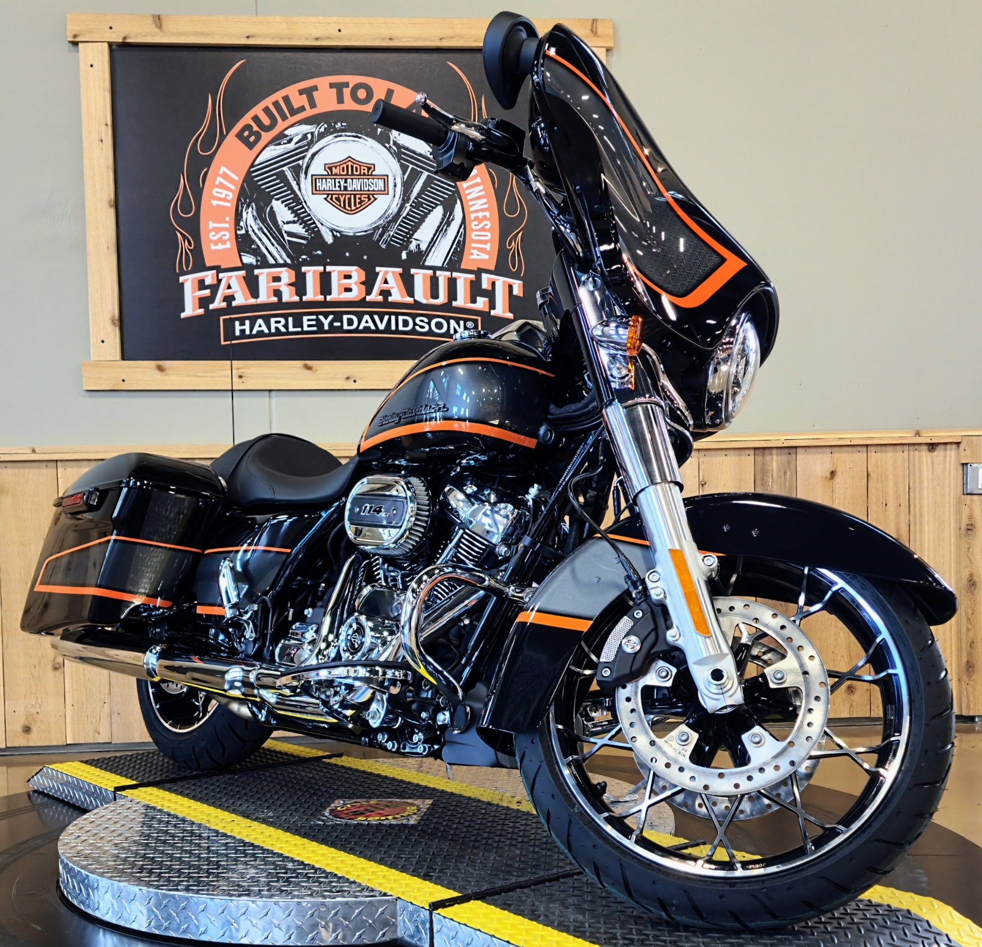 2022 Harley-Davidson Street Glide® Special in Faribault, Minnesota - Photo 2