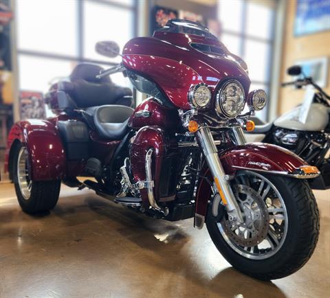 2016 Harley-Davidson Tri Glide® Ultra in Faribault, Minnesota - Photo 2