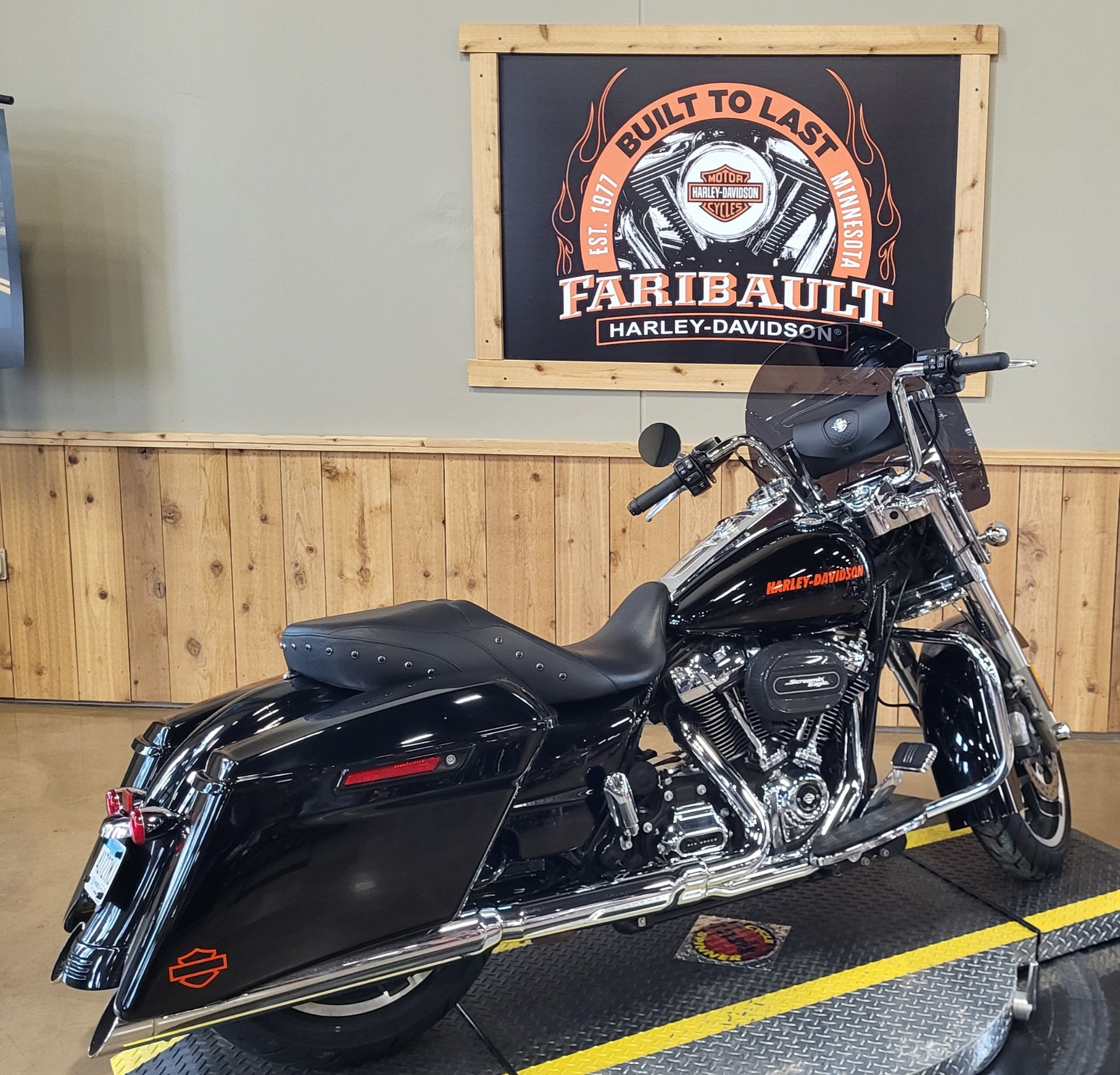 2017 Harley-Davidson Road King® in Faribault, Minnesota - Photo 3