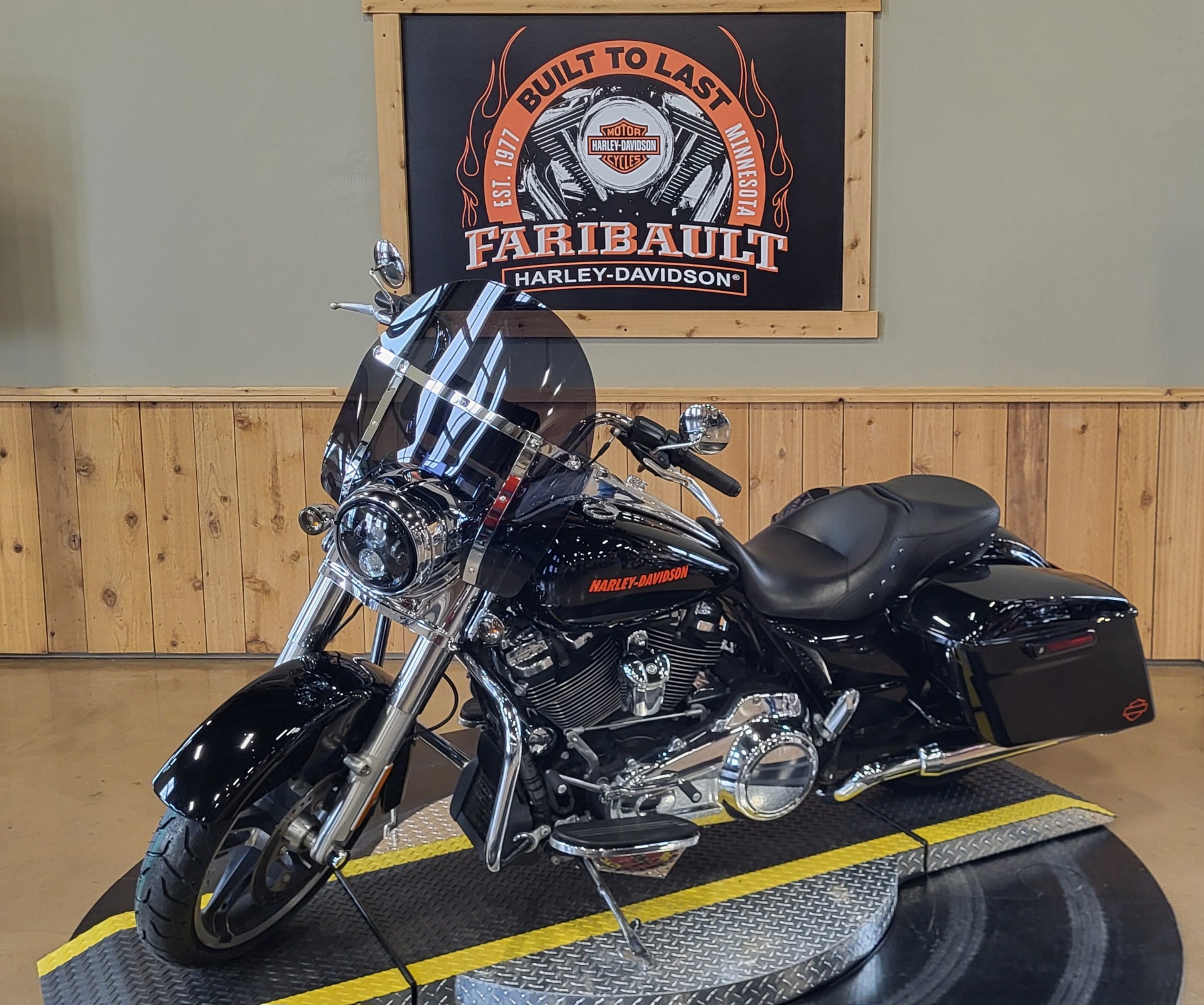 2017 Harley-Davidson Road King® in Faribault, Minnesota - Photo 9