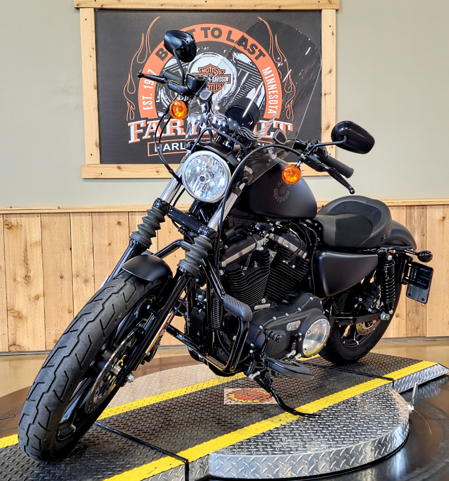 2019 Harley-Davidson Iron 883 in Faribault, Minnesota - Photo 4