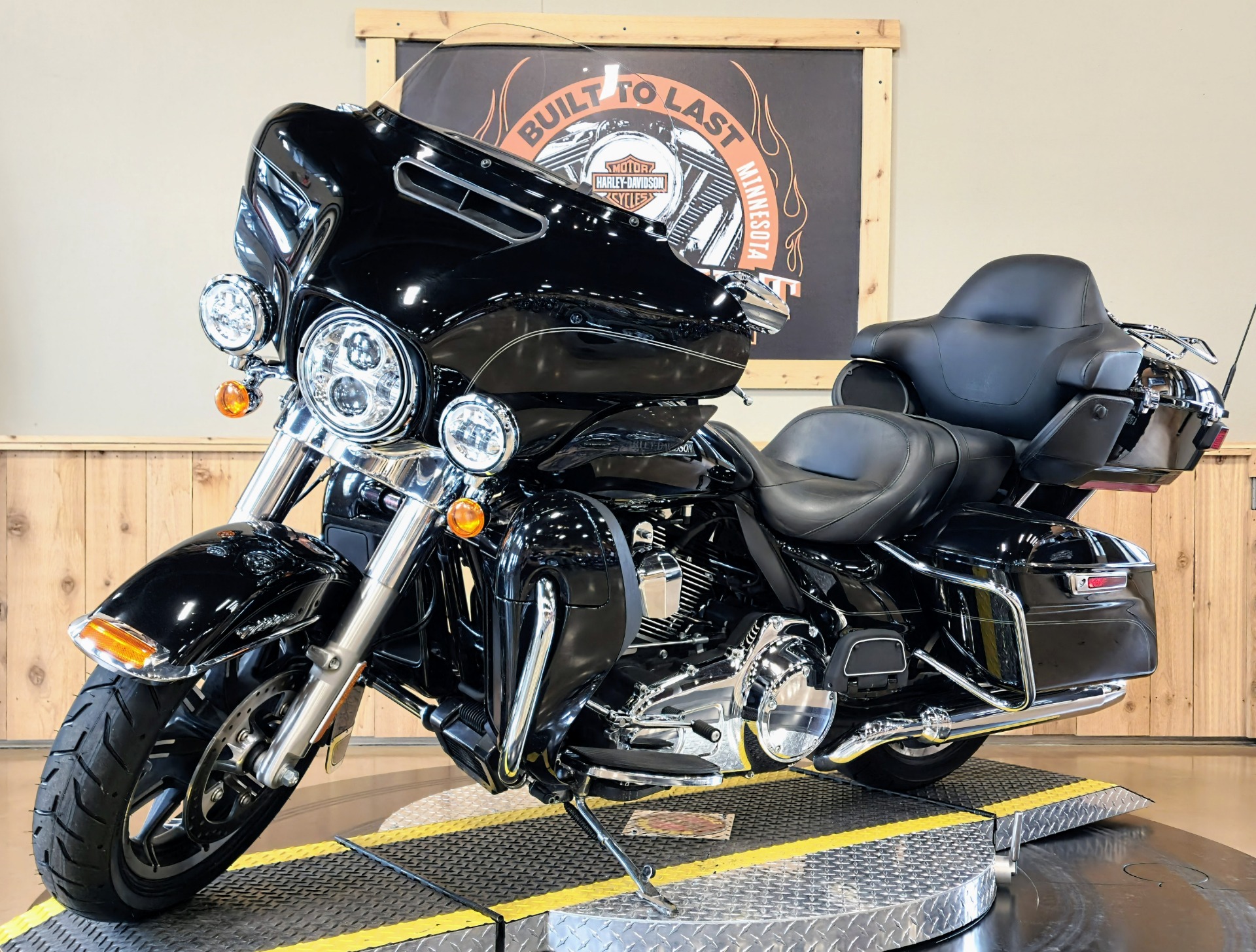 2014 Harley-Davidson Electra Glide® Ultra Classic® in Faribault, Minnesota - Photo 4