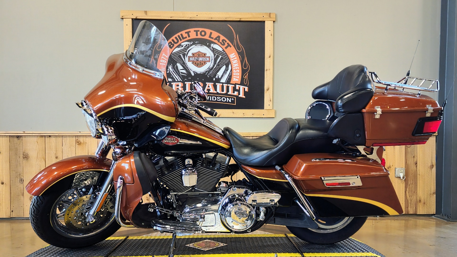 2008 Harley-Davidson CVO™ Screamin' Eagle® Ultra Classic® Electra Glide® in Faribault, Minnesota - Photo 5