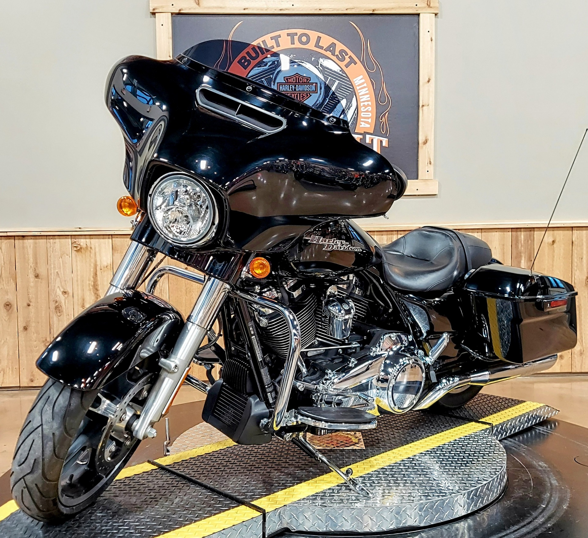 2017 Harley-Davidson Street Glide® Special in Faribault, Minnesota - Photo 4