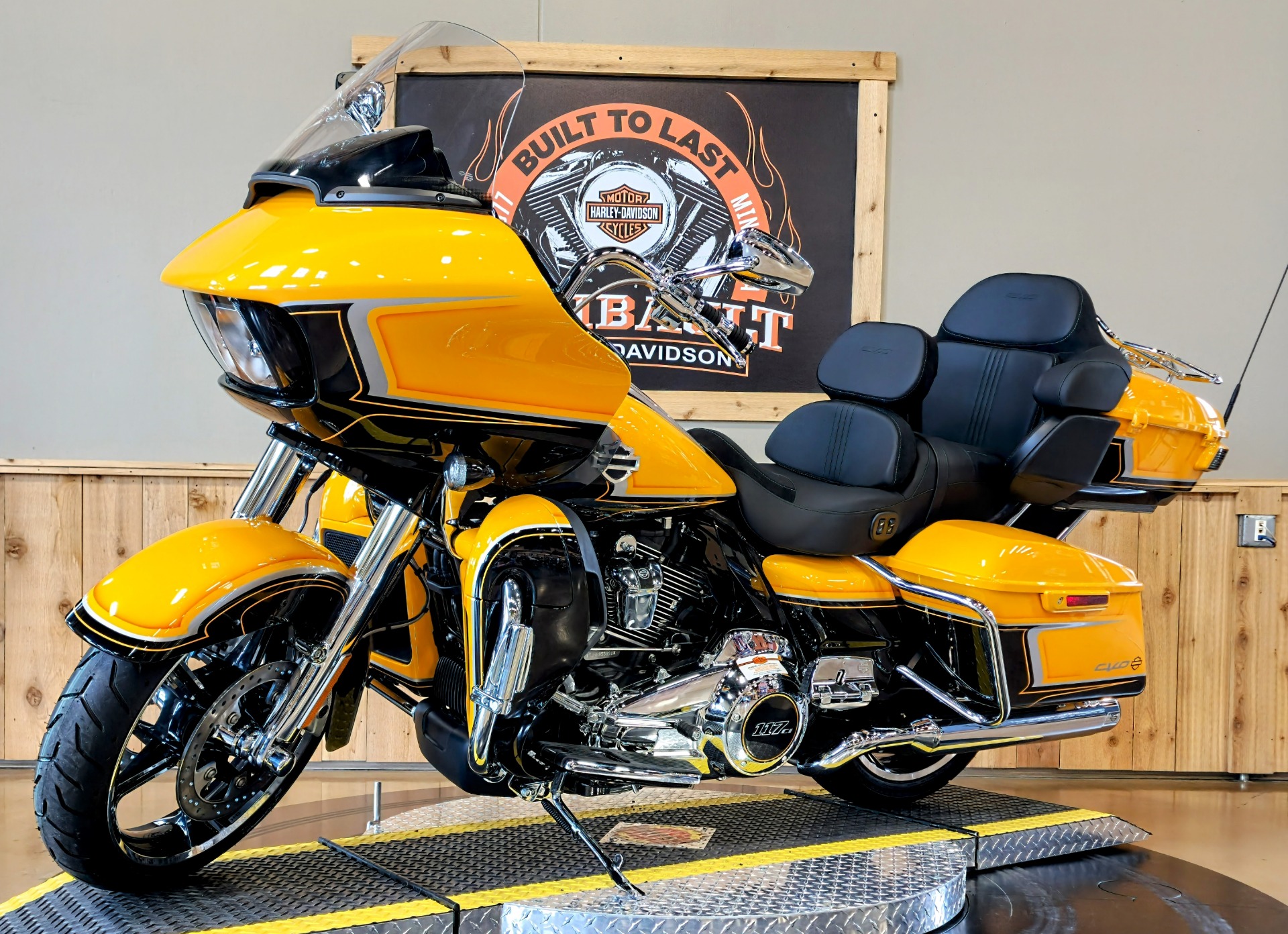 2022 Harley-Davidson CVO™ Road Glide® Limited in Faribault, Minnesota - Photo 4