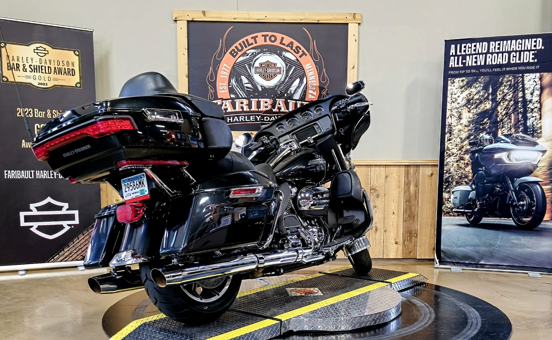 2018 Harley-Davidson Electra Glide® Ultra Classic® in Faribault, Minnesota - Photo 8