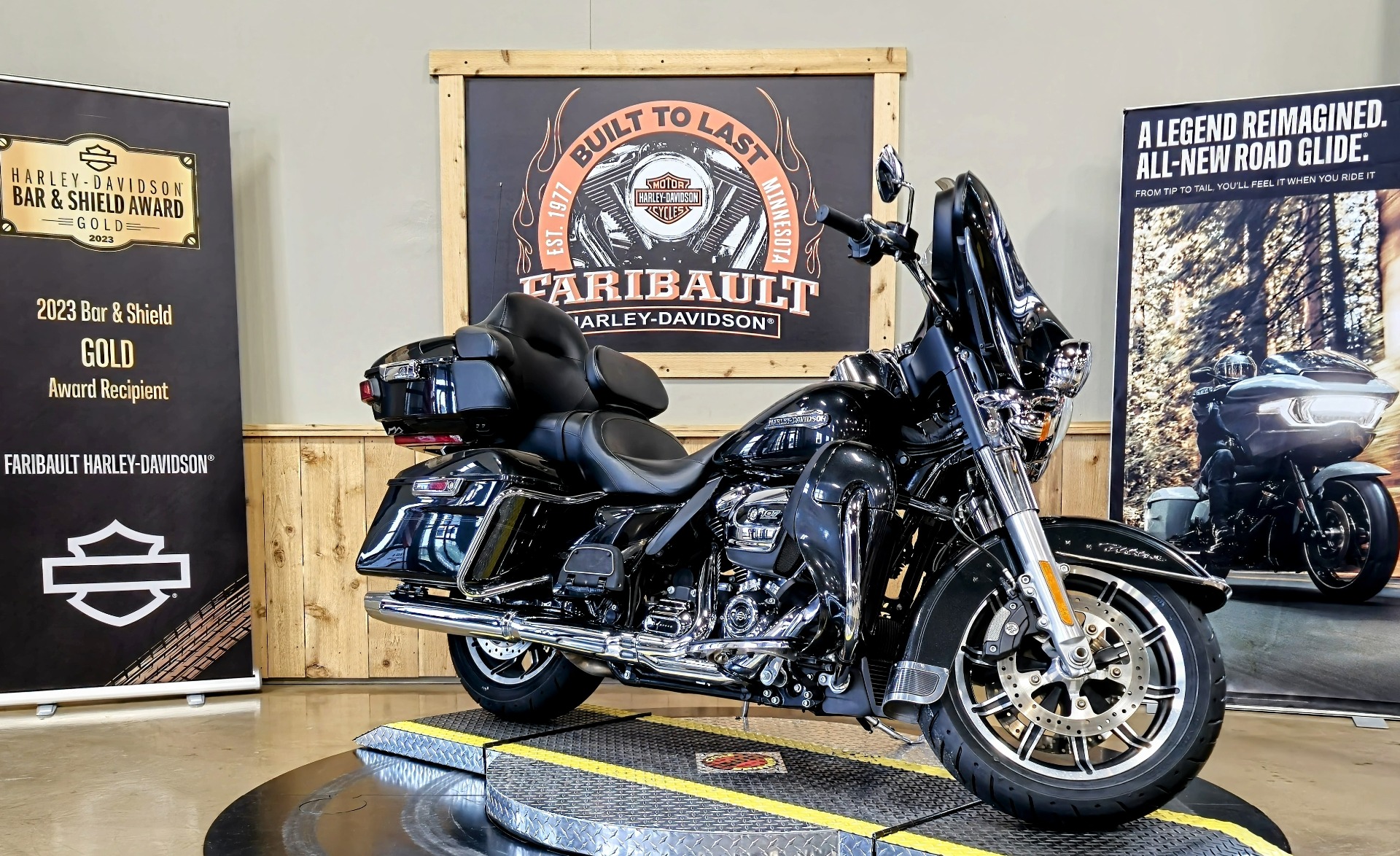2018 Harley-Davidson Electra Glide® Ultra Classic® in Faribault, Minnesota - Photo 2