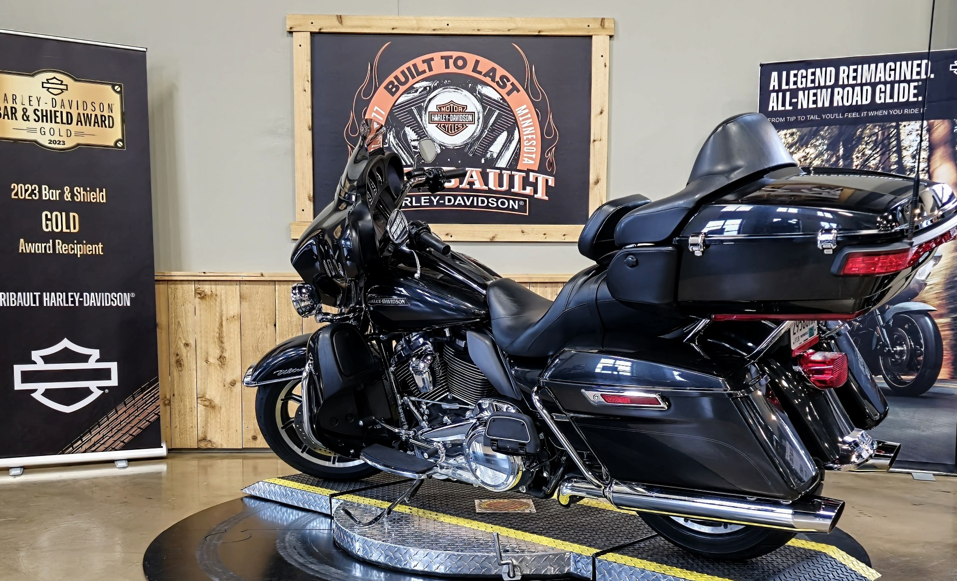 2018 Harley-Davidson Electra Glide® Ultra Classic® in Faribault, Minnesota - Photo 6