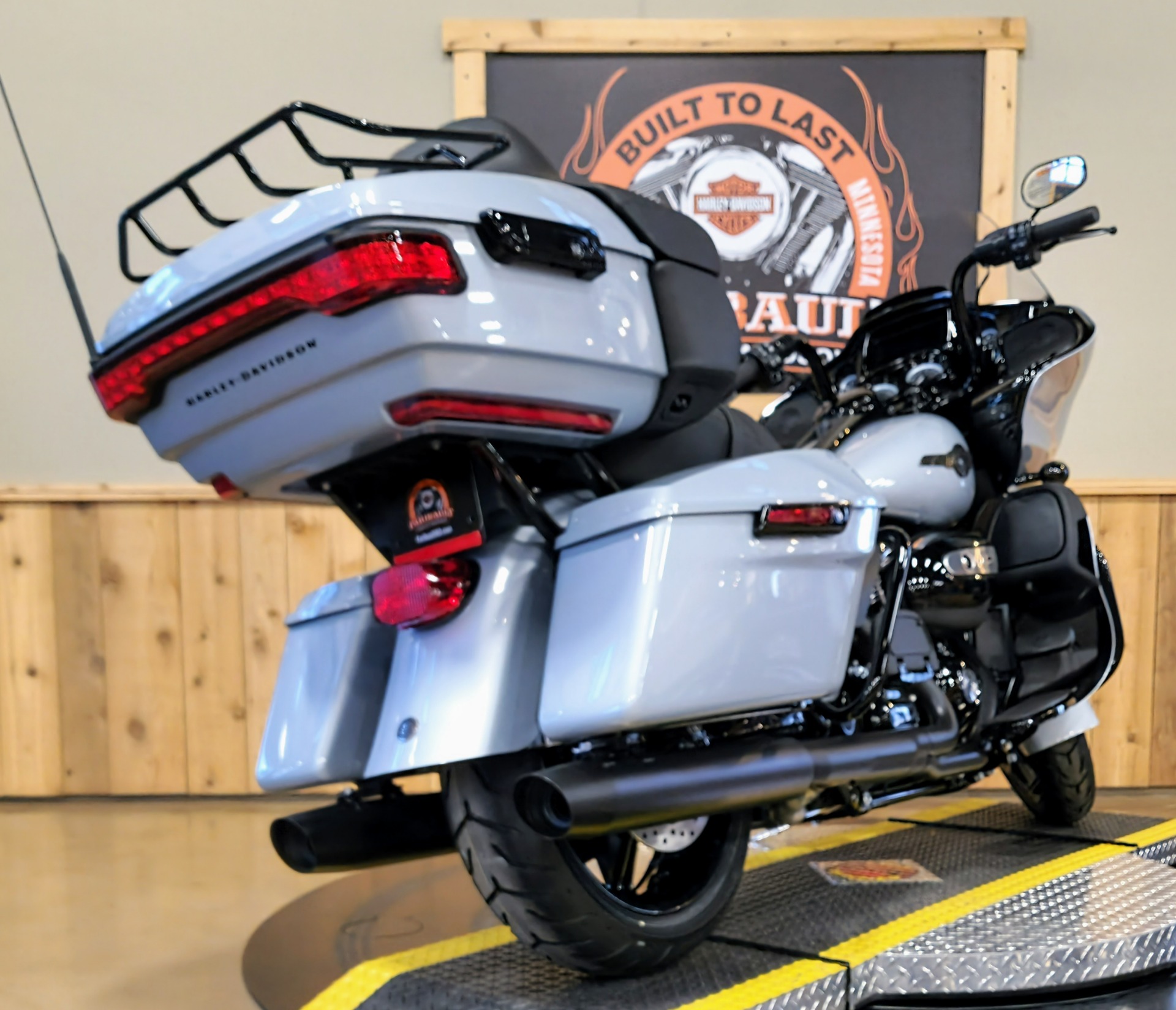 2023 Harley-Davidson Road Glide® Limited in Faribault, Minnesota - Photo 8