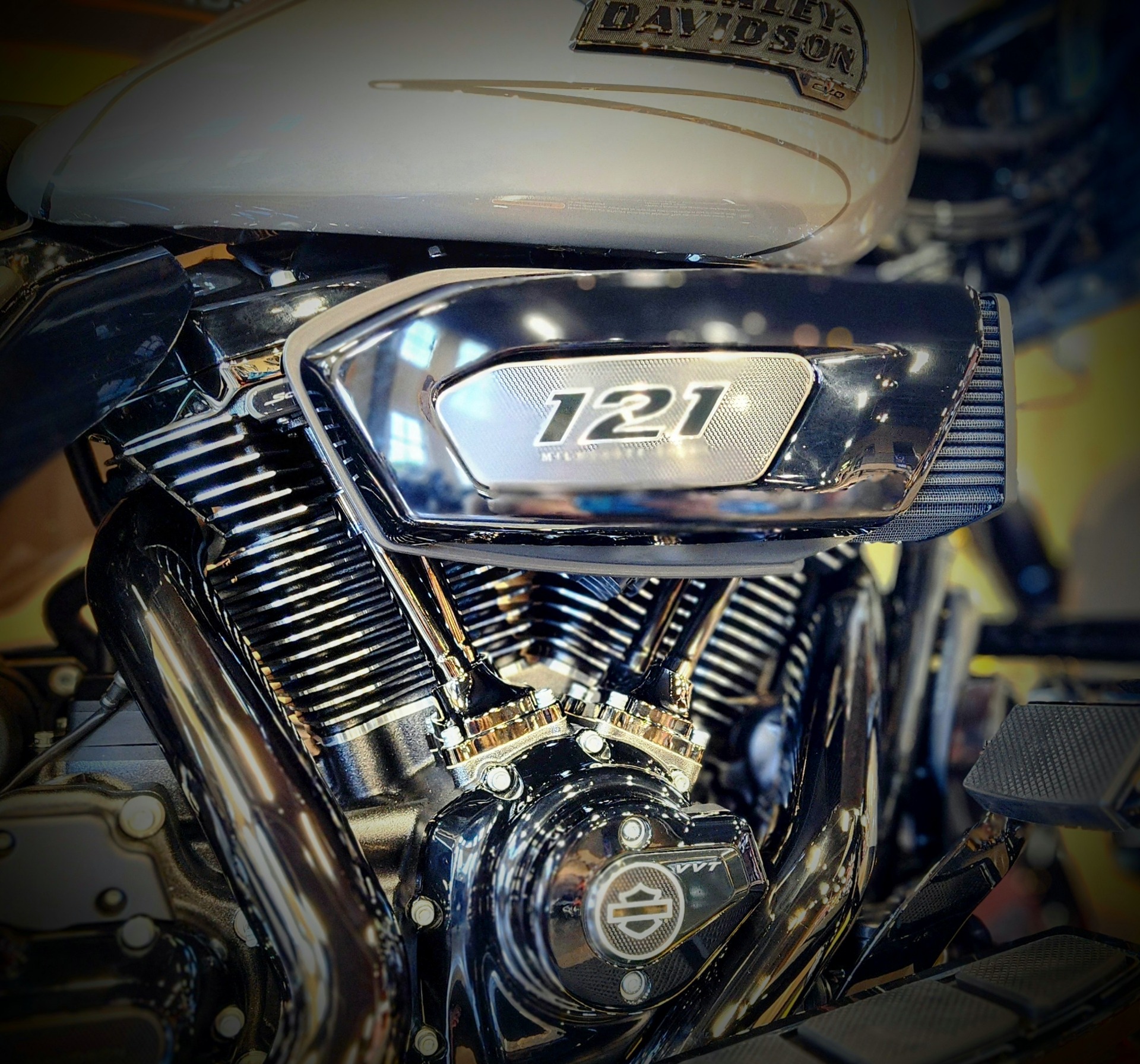 2023 Harley-Davidson CVO™ Street Glide® in Faribault, Minnesota - Photo 9