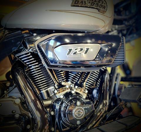 2023 Harley-Davidson CVO™ Street Glide® in Faribault, Minnesota - Photo 9