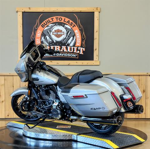 2023 Harley-Davidson CVO™ Street Glide® in Faribault, Minnesota - Photo 6