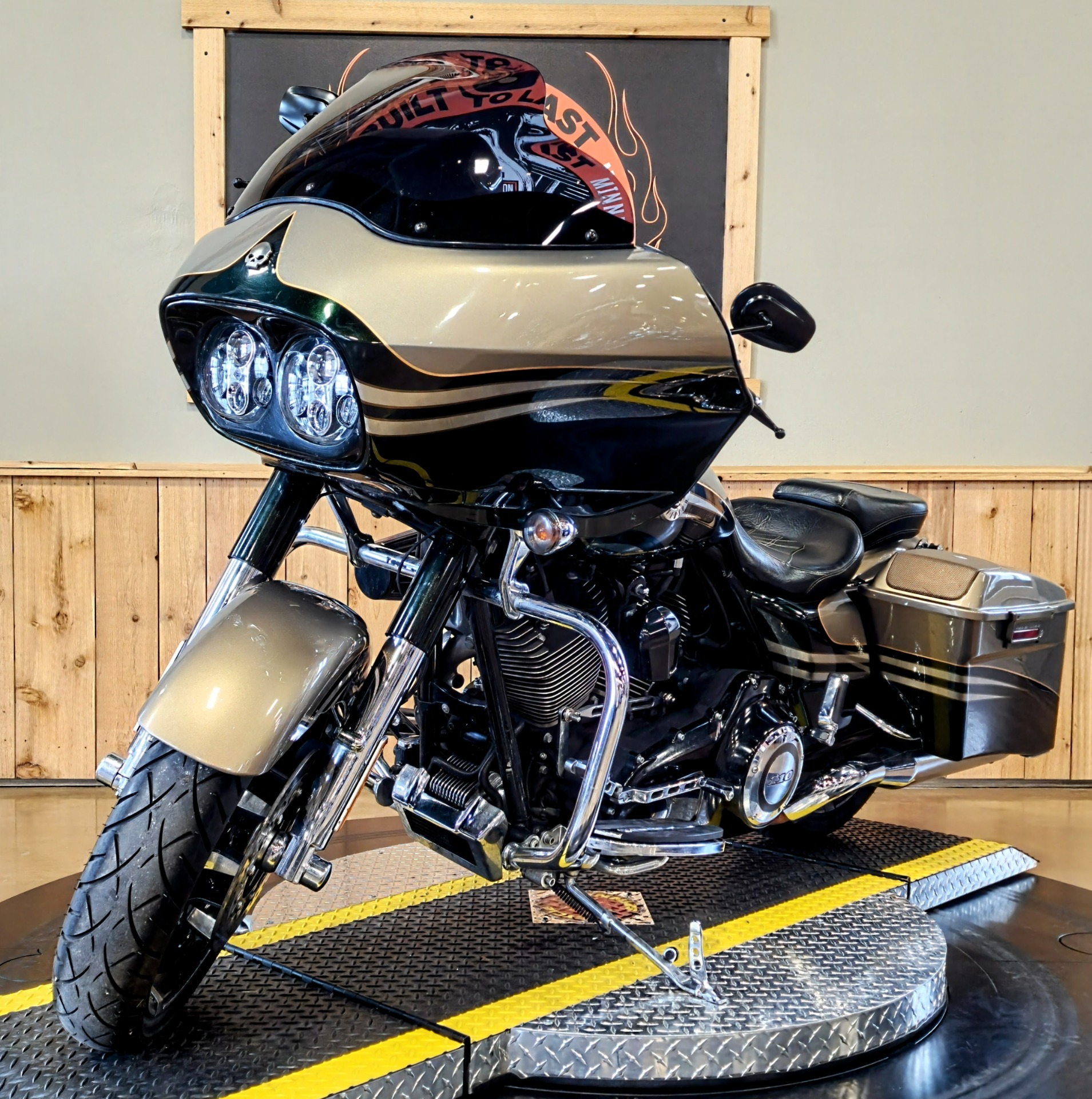 2013 Harley-Davidson CVO™ Road Glide® Custom in Faribault, Minnesota - Photo 4