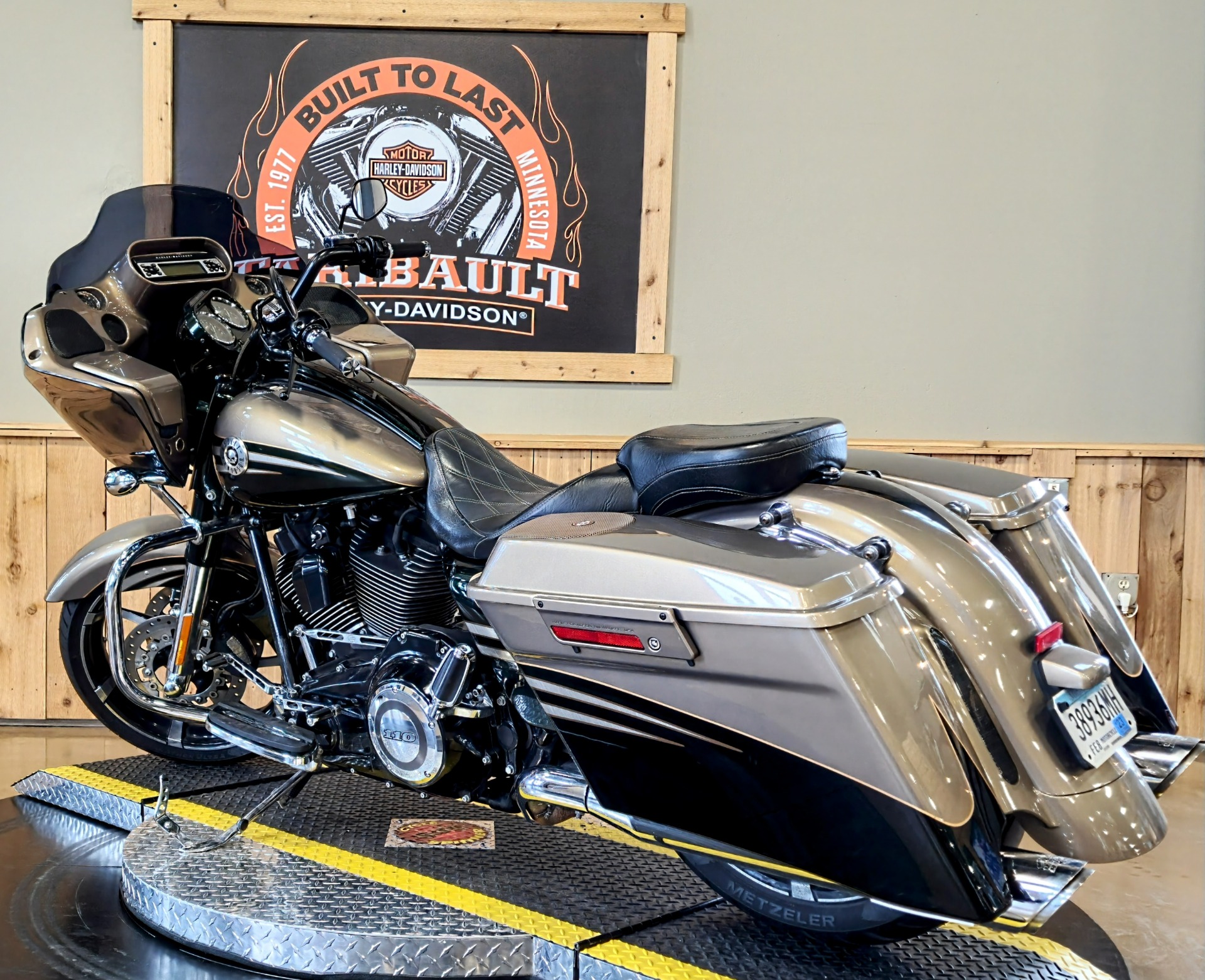 2013 Harley-Davidson CVO™ Road Glide® Custom in Faribault, Minnesota - Photo 6