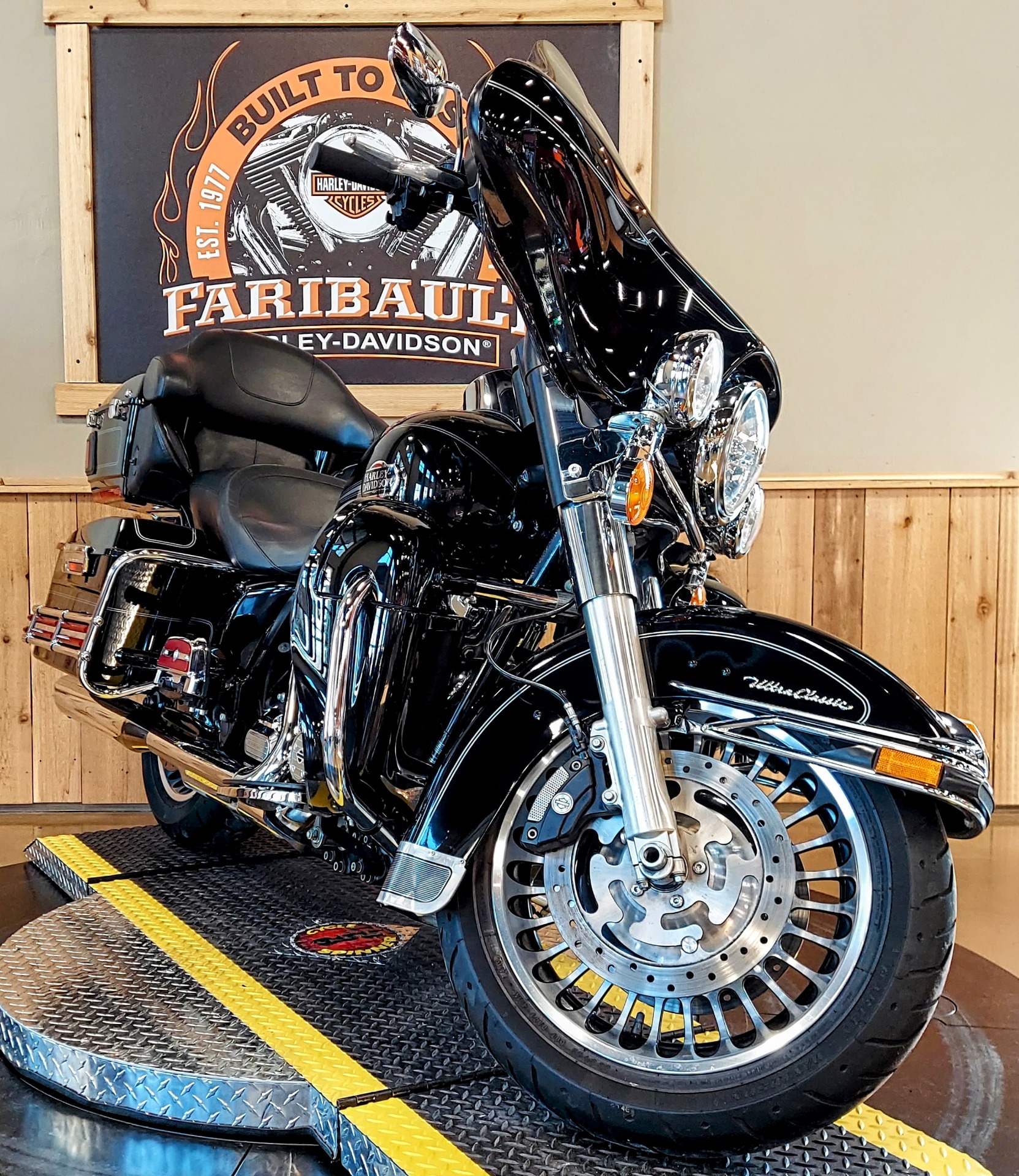 2013 Harley-Davidson Ultra Classic® Electra Glide® in Faribault, Minnesota - Photo 2