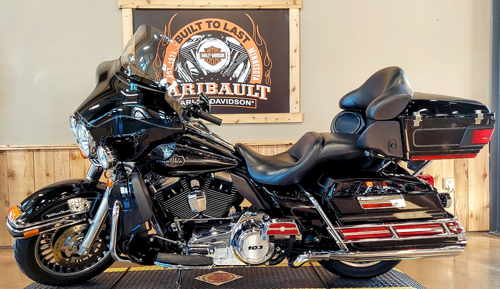 2013 Harley-Davidson Ultra Classic® Electra Glide® in Faribault, Minnesota - Photo 5