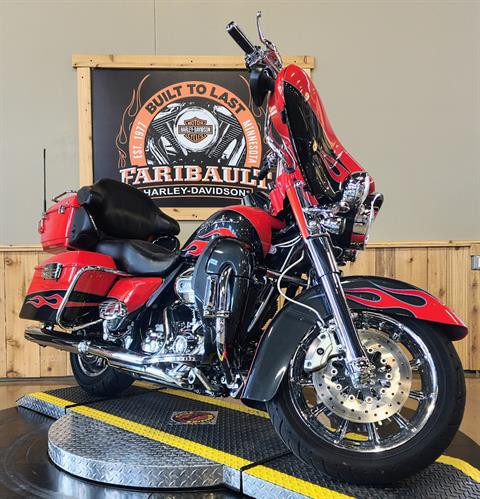 2010 Harley-Davidson CVO™ Ultra Classic® Electra Glide® in Faribault, Minnesota - Photo 2