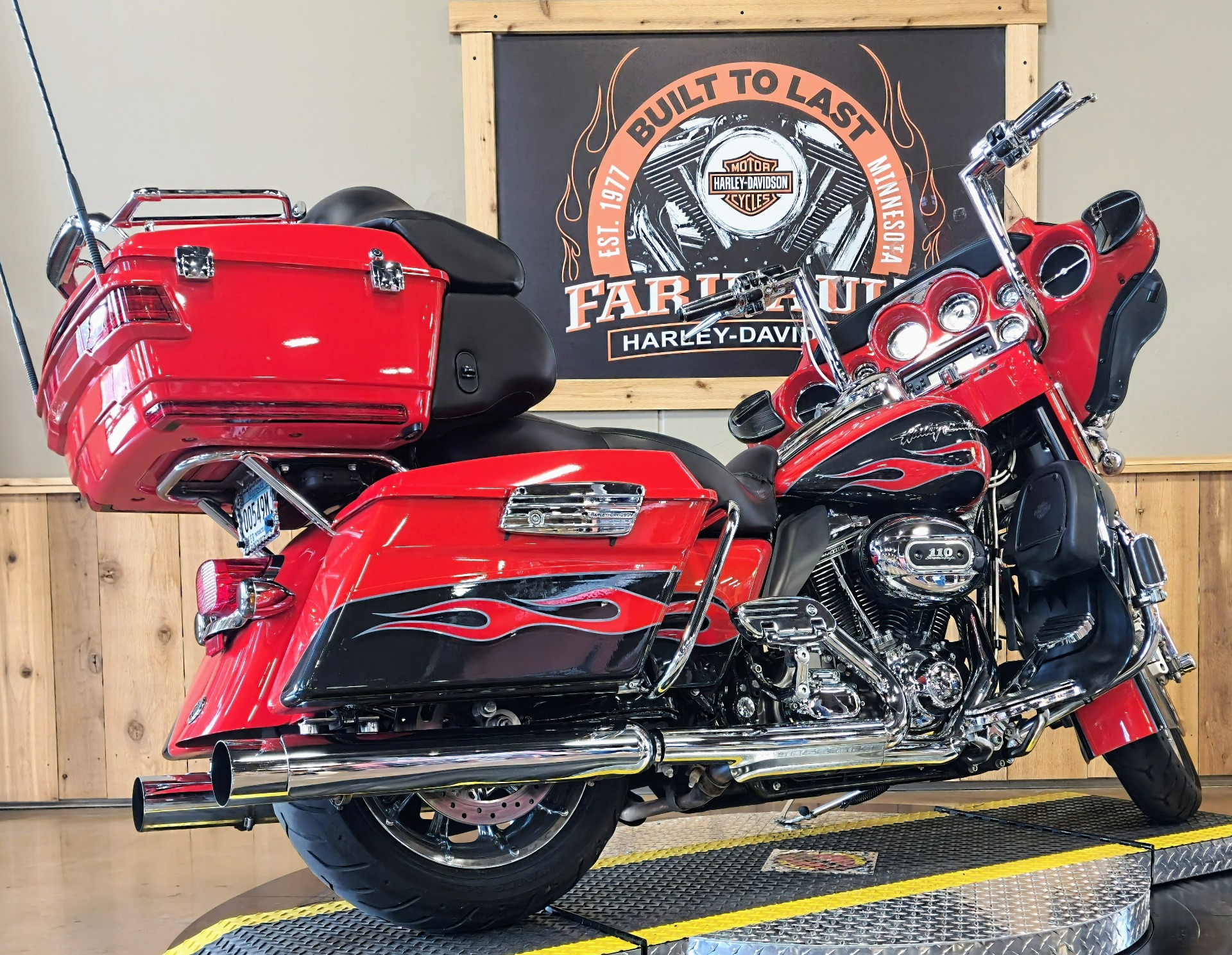 2010 Harley-Davidson CVO™ Ultra Classic® Electra Glide® in Faribault, Minnesota - Photo 8