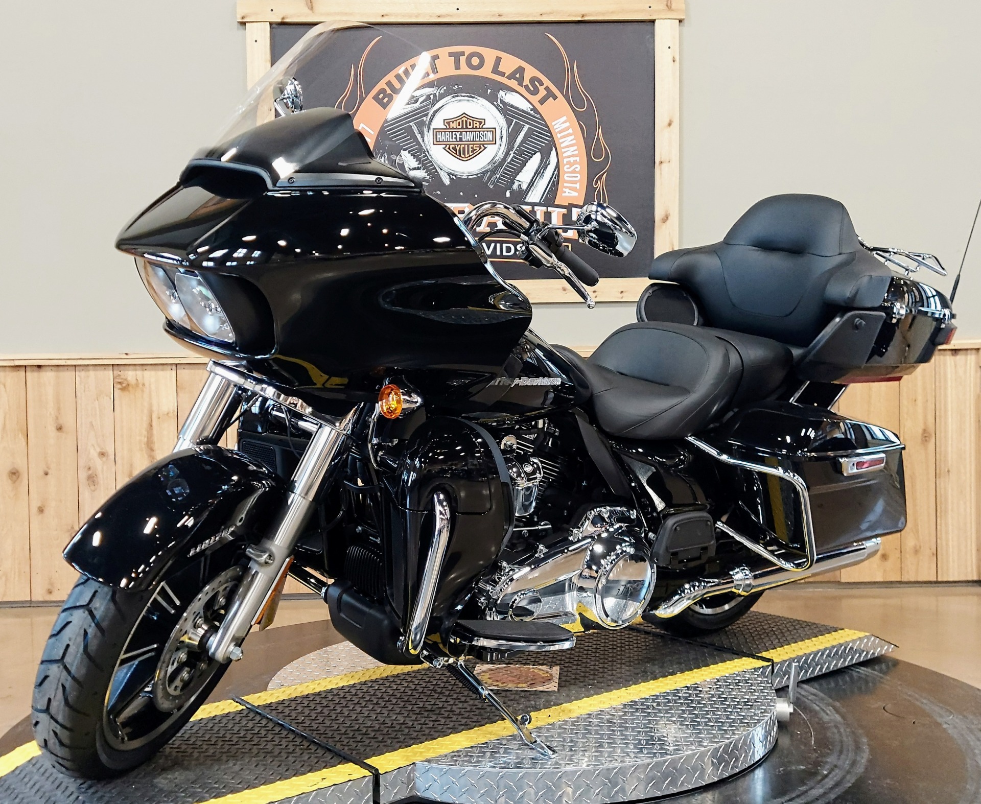 2022 Harley-Davidson Road Glide® Limited in Faribault, Minnesota - Photo 4