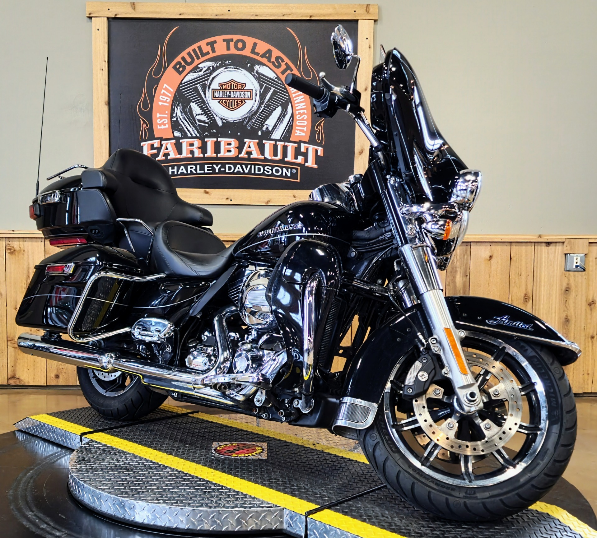 2014 Harley-Davidson Ultra Limited in Faribault, Minnesota - Photo 2