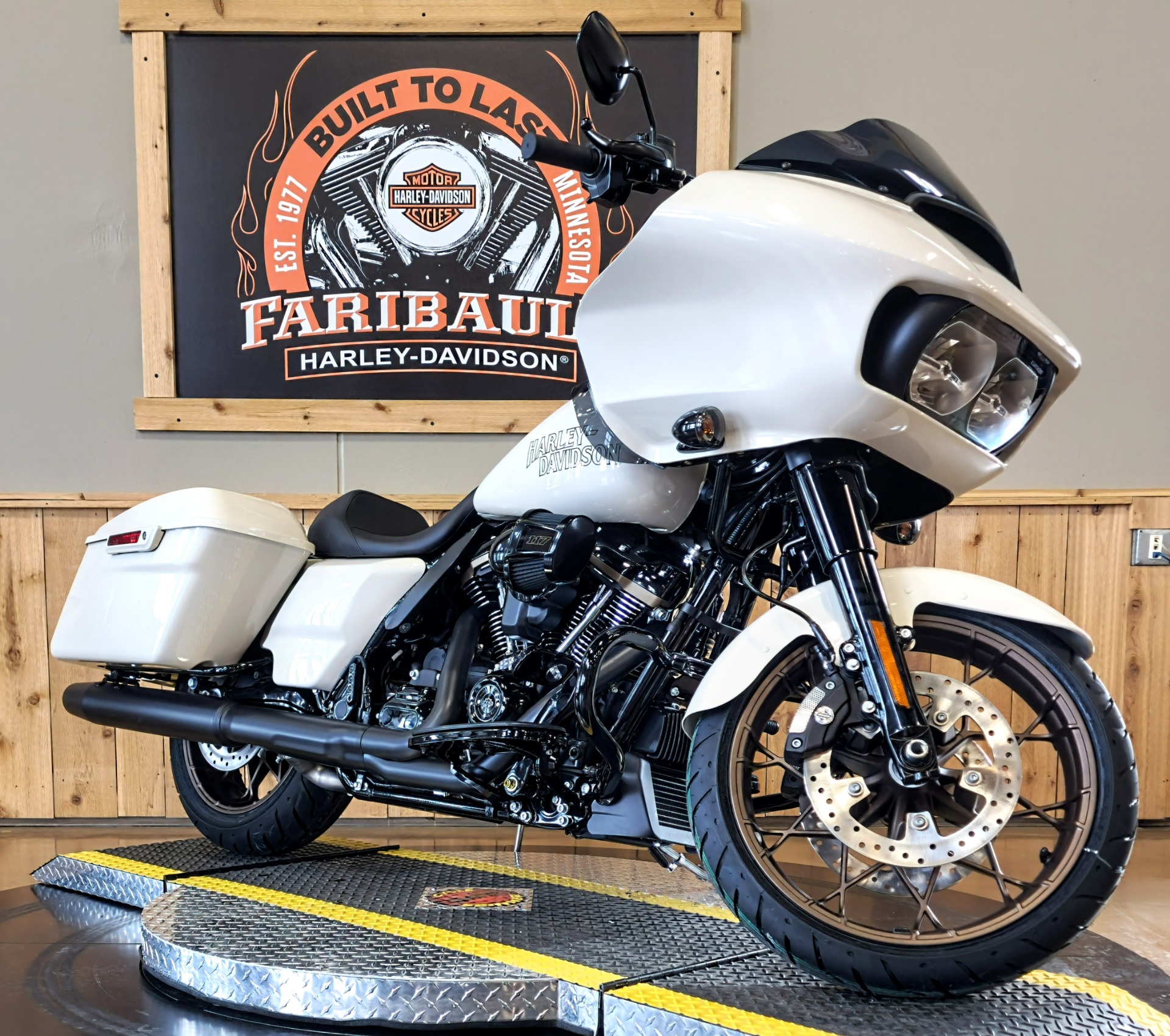 2023 Harley-Davidson Road Glide® ST in Faribault, Minnesota - Photo 2