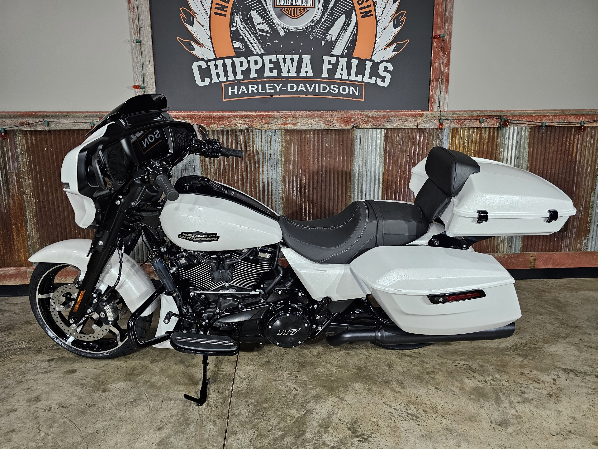 2024 Harley-Davidson Street Glide® in Chippewa Falls, Wisconsin - Photo 11
