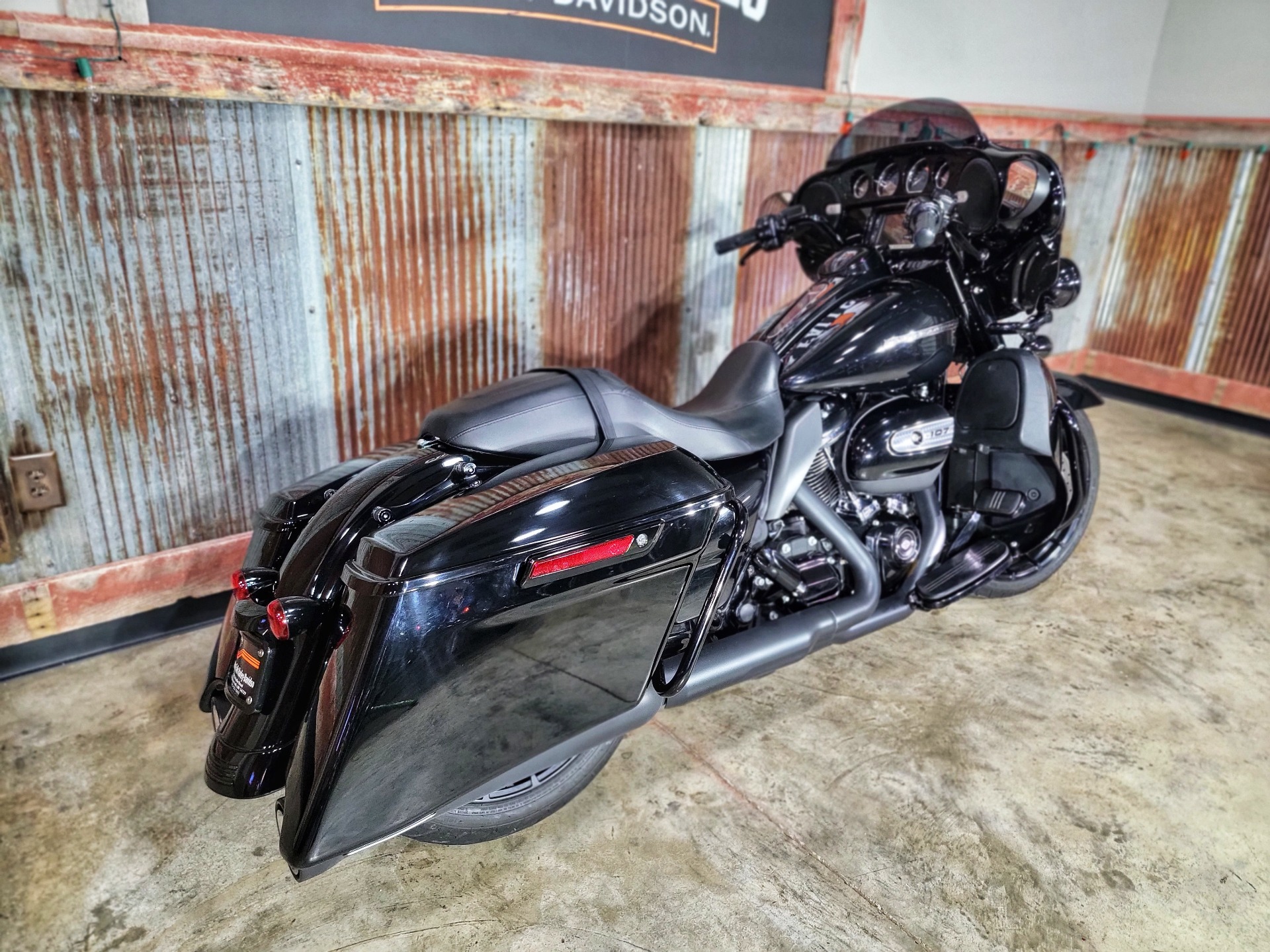 2018 Harley-Davidson Street Glide® Special in Chippewa Falls, Wisconsin - Photo 5