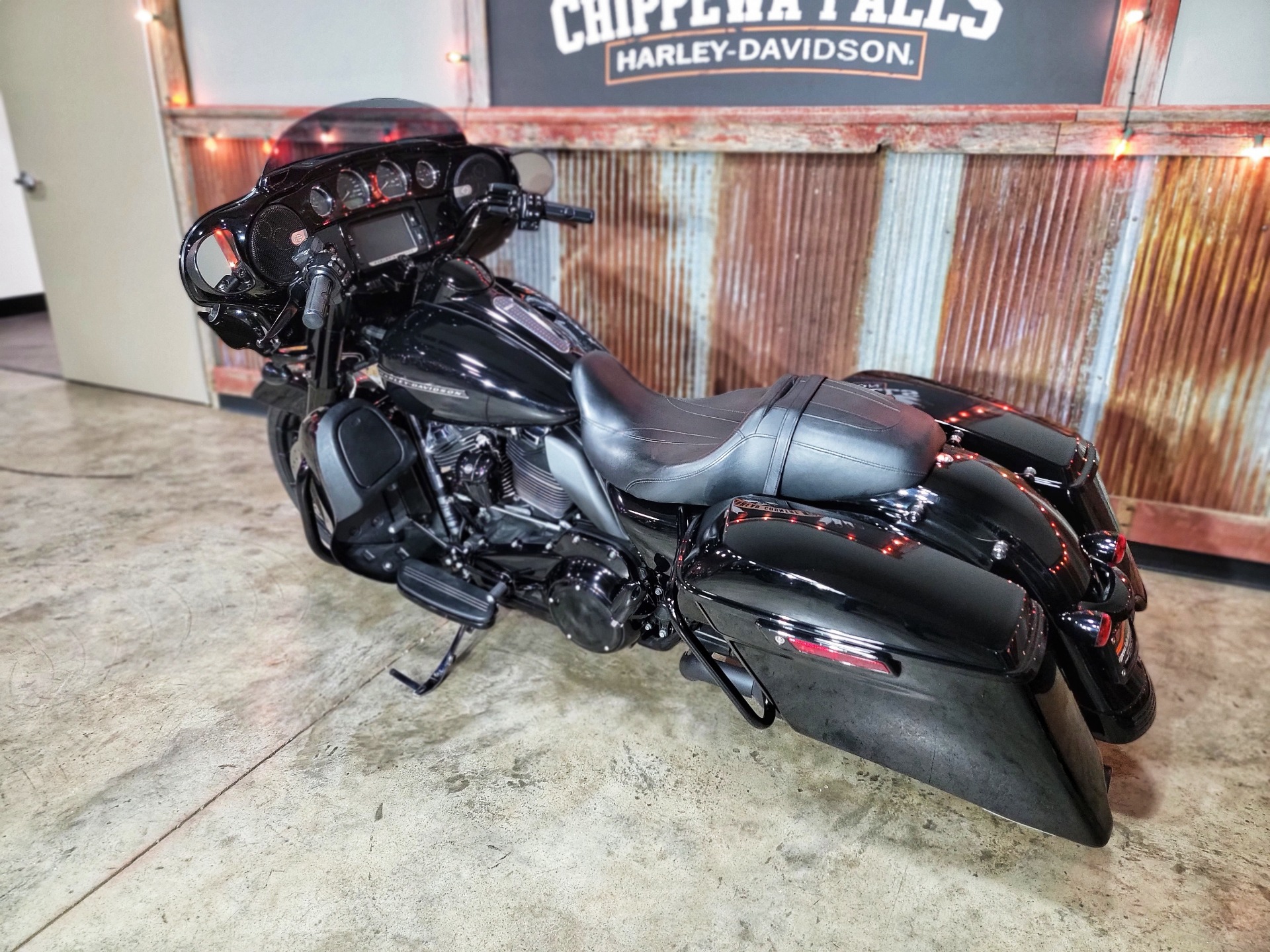 2018 Harley-Davidson Street Glide® Special in Chippewa Falls, Wisconsin - Photo 14