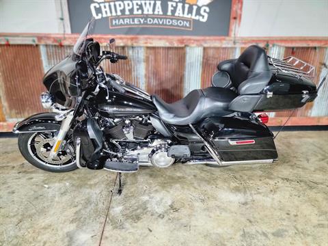 2017 Harley-Davidson Ultra Limited in Chippewa Falls, Wisconsin - Photo 10