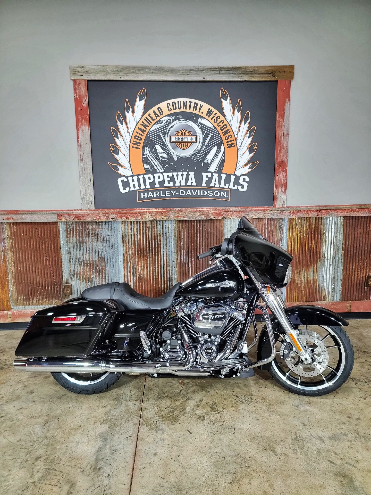 2021 Harley-Davidson Street Glide® in Chippewa Falls, Wisconsin - Photo 2