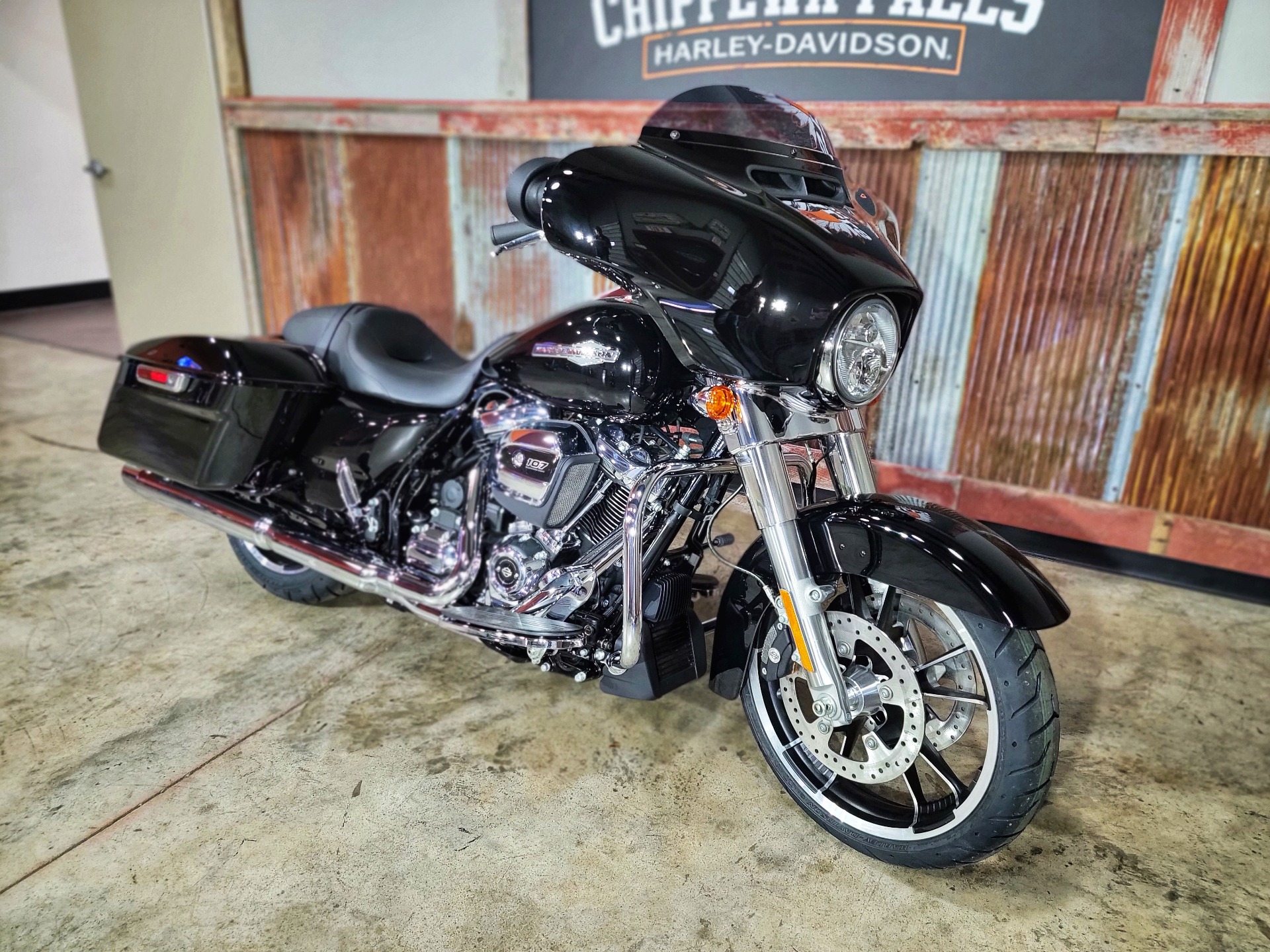 2021 Harley-Davidson Street Glide® in Chippewa Falls, Wisconsin - Photo 4