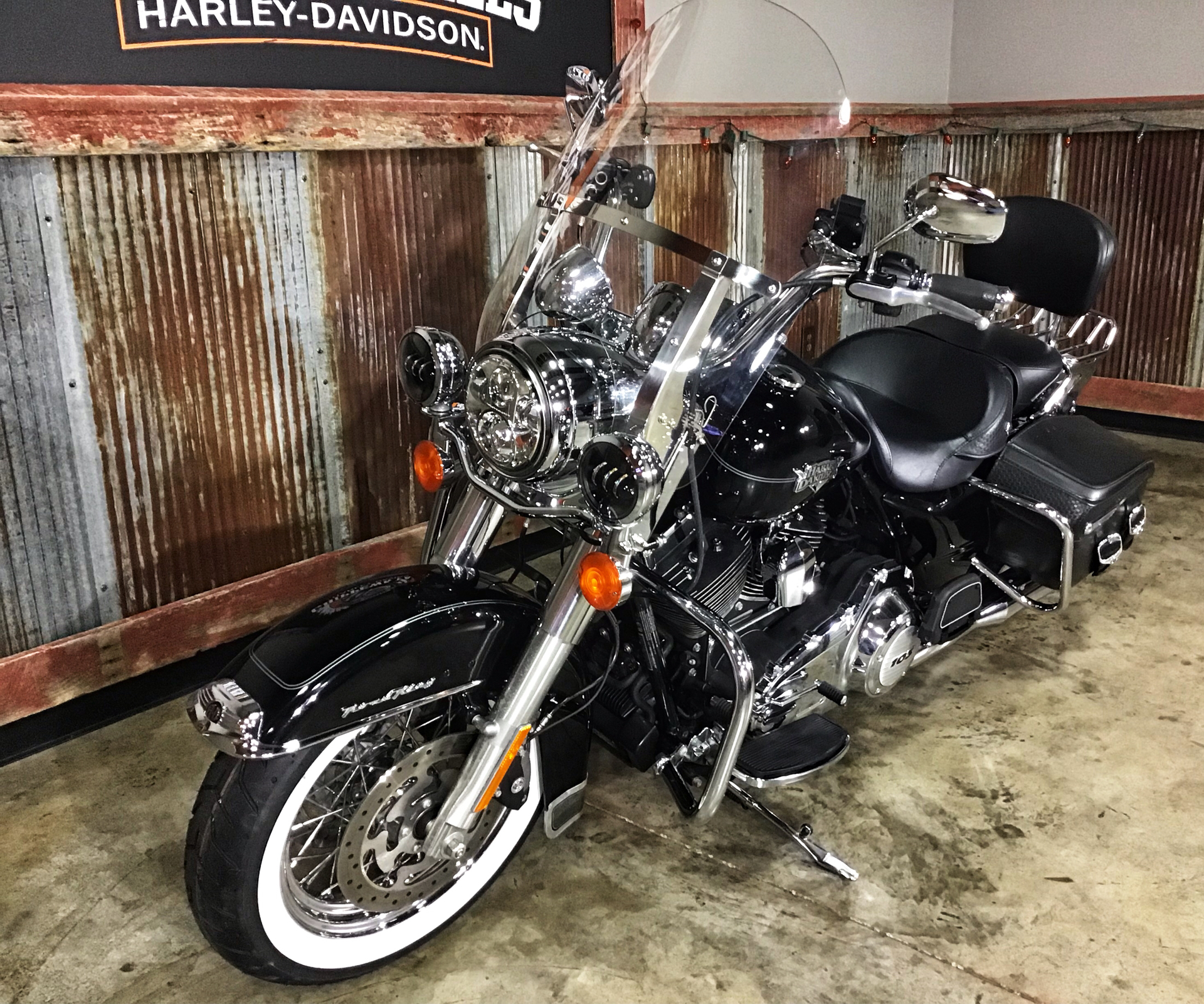 2011 Harley-Davidson Road King® Classic in Chippewa Falls, Wisconsin - Photo 16