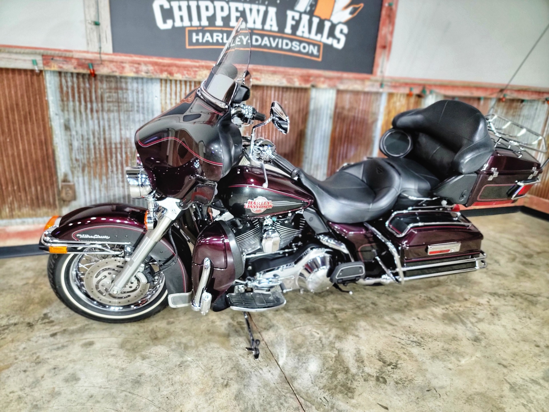 2005 Harley-Davidson FLHTCUI Ultra Classic® Electra Glide® in Chippewa Falls, Wisconsin - Photo 14