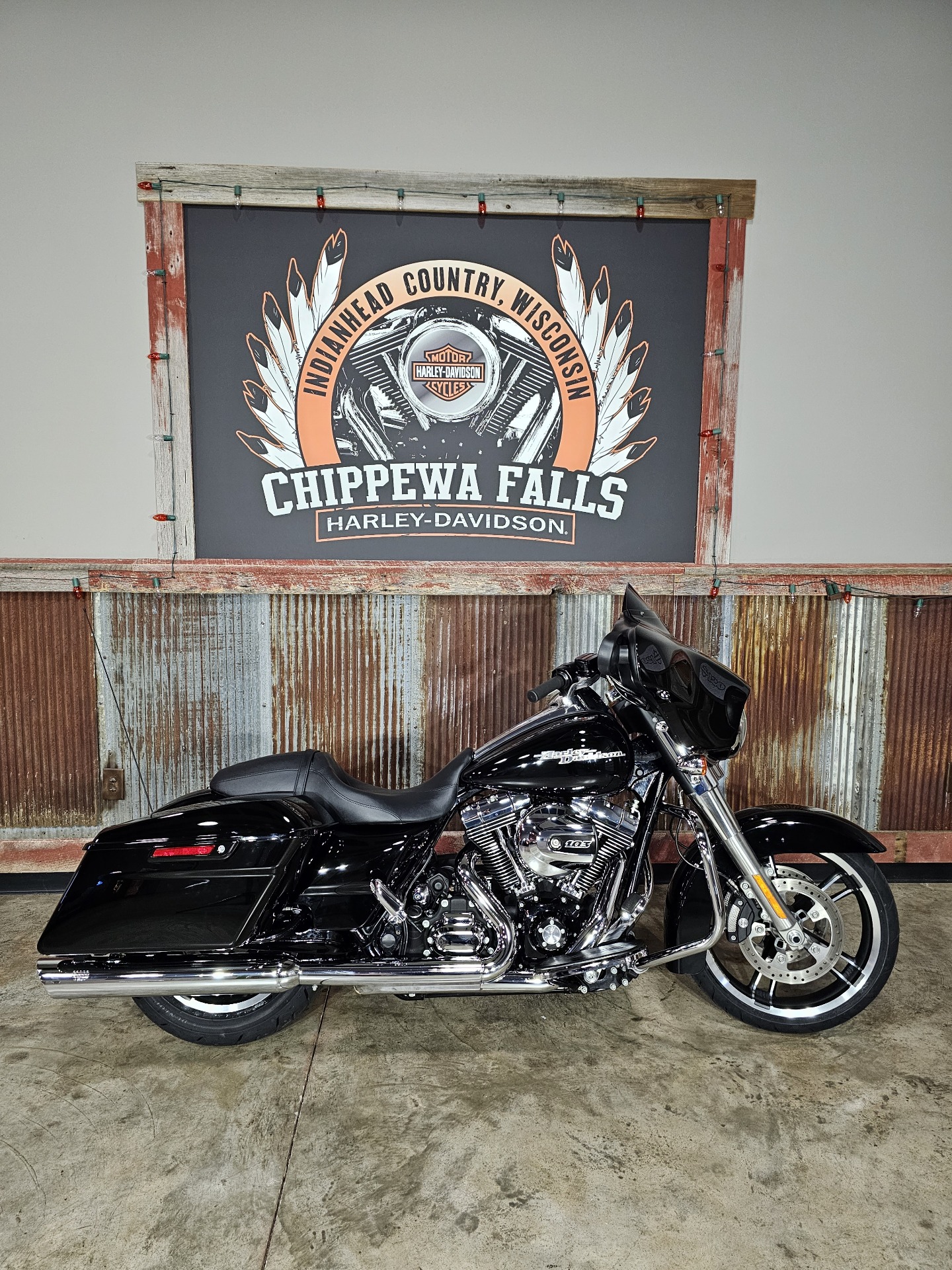 2014 Harley-Davidson Street Glide® in Chippewa Falls, Wisconsin - Photo 2
