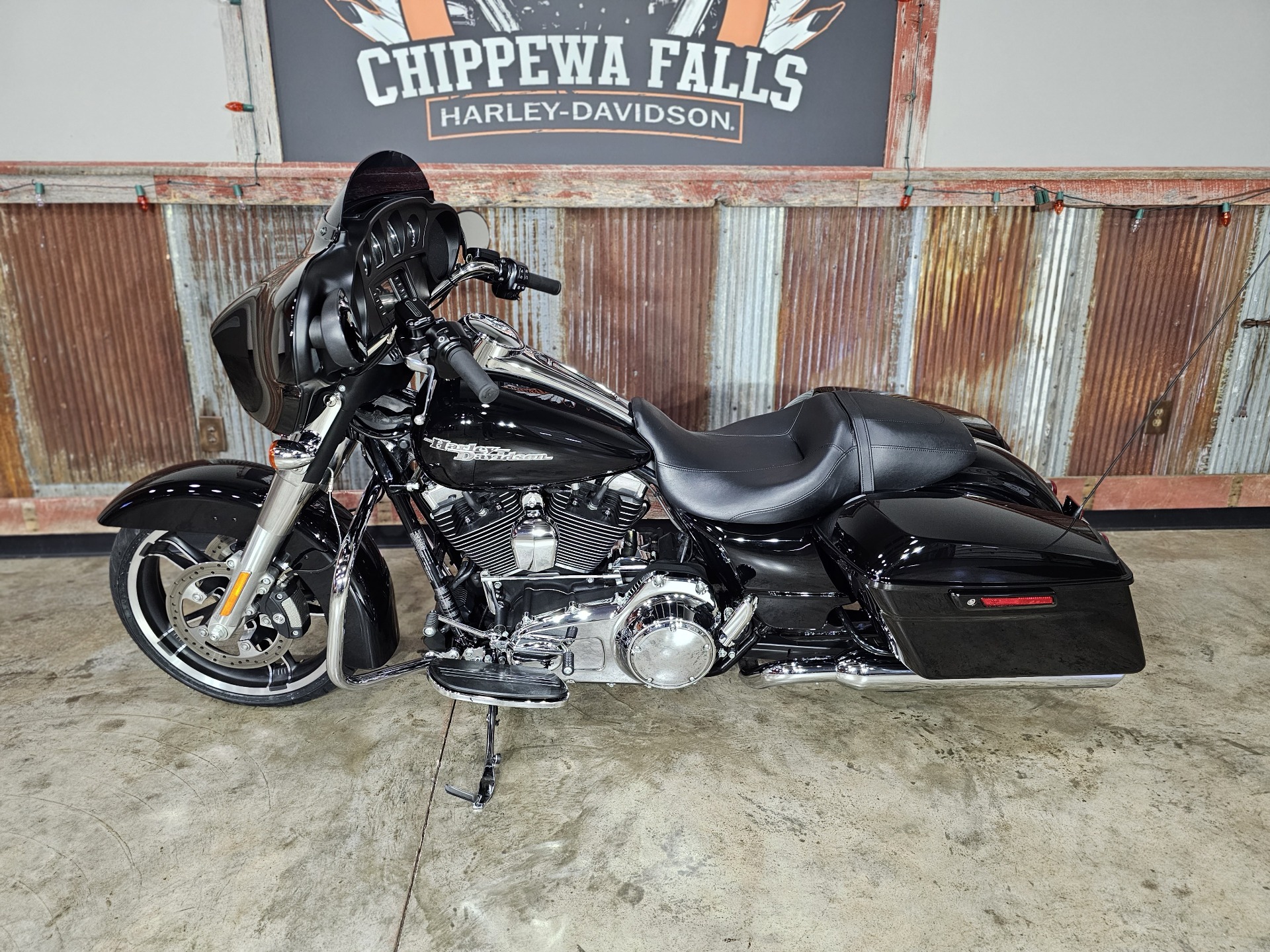 2014 Harley-Davidson Street Glide® in Chippewa Falls, Wisconsin - Photo 11