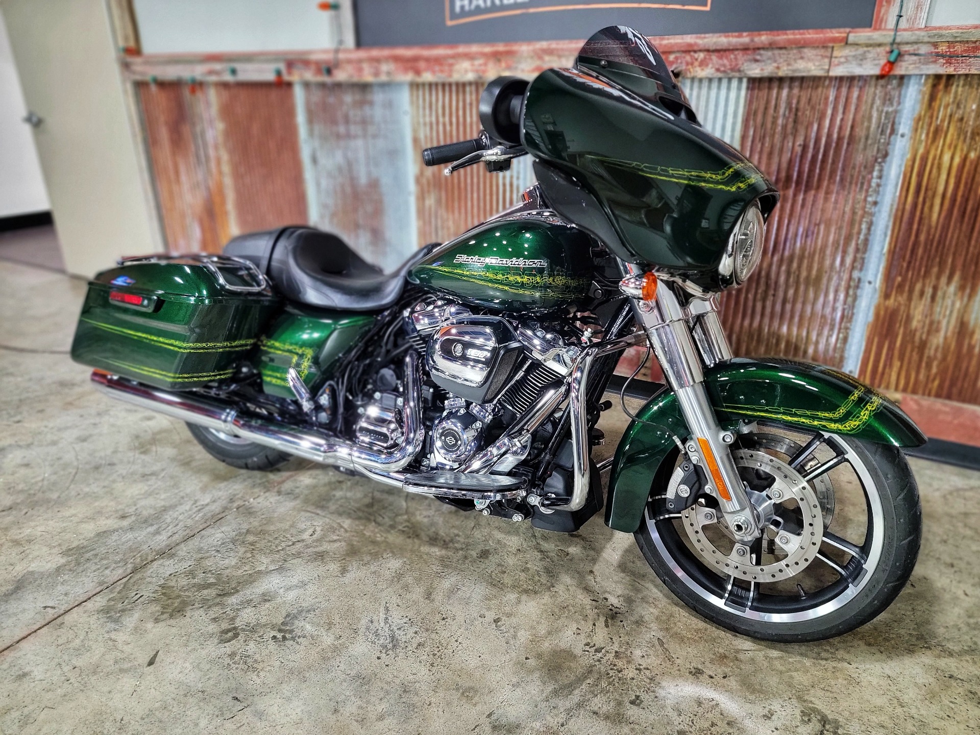 2019 Harley-Davidson Street Glide® in Chippewa Falls, Wisconsin - Photo 6