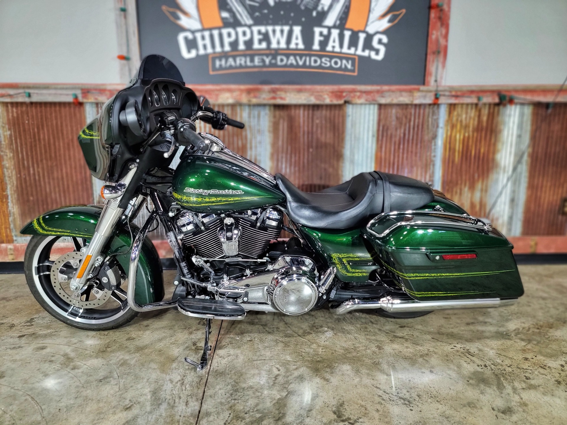 2019 Harley-Davidson Street Glide® in Chippewa Falls, Wisconsin - Photo 12