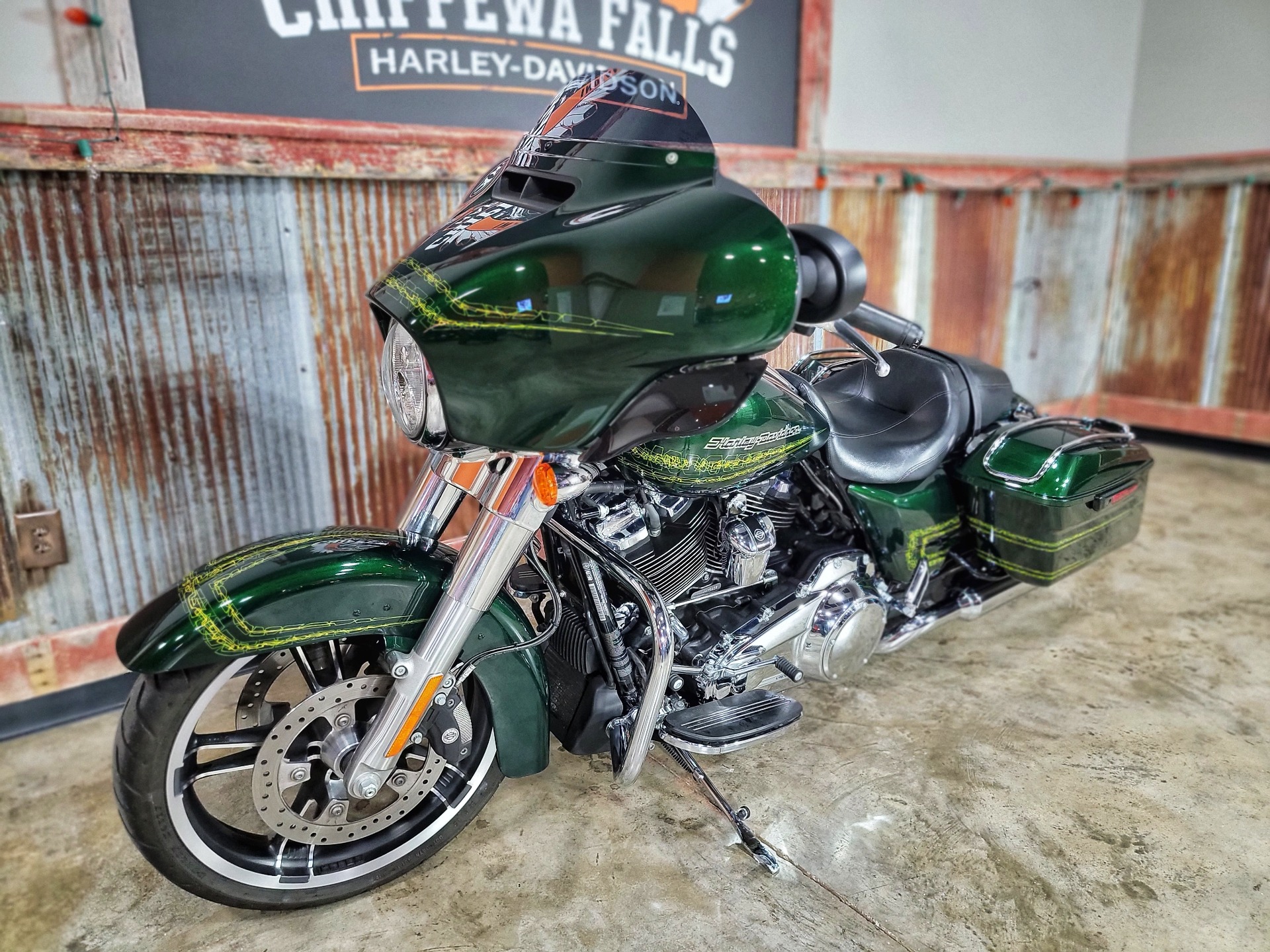 2019 Harley-Davidson Street Glide® in Chippewa Falls, Wisconsin - Photo 14