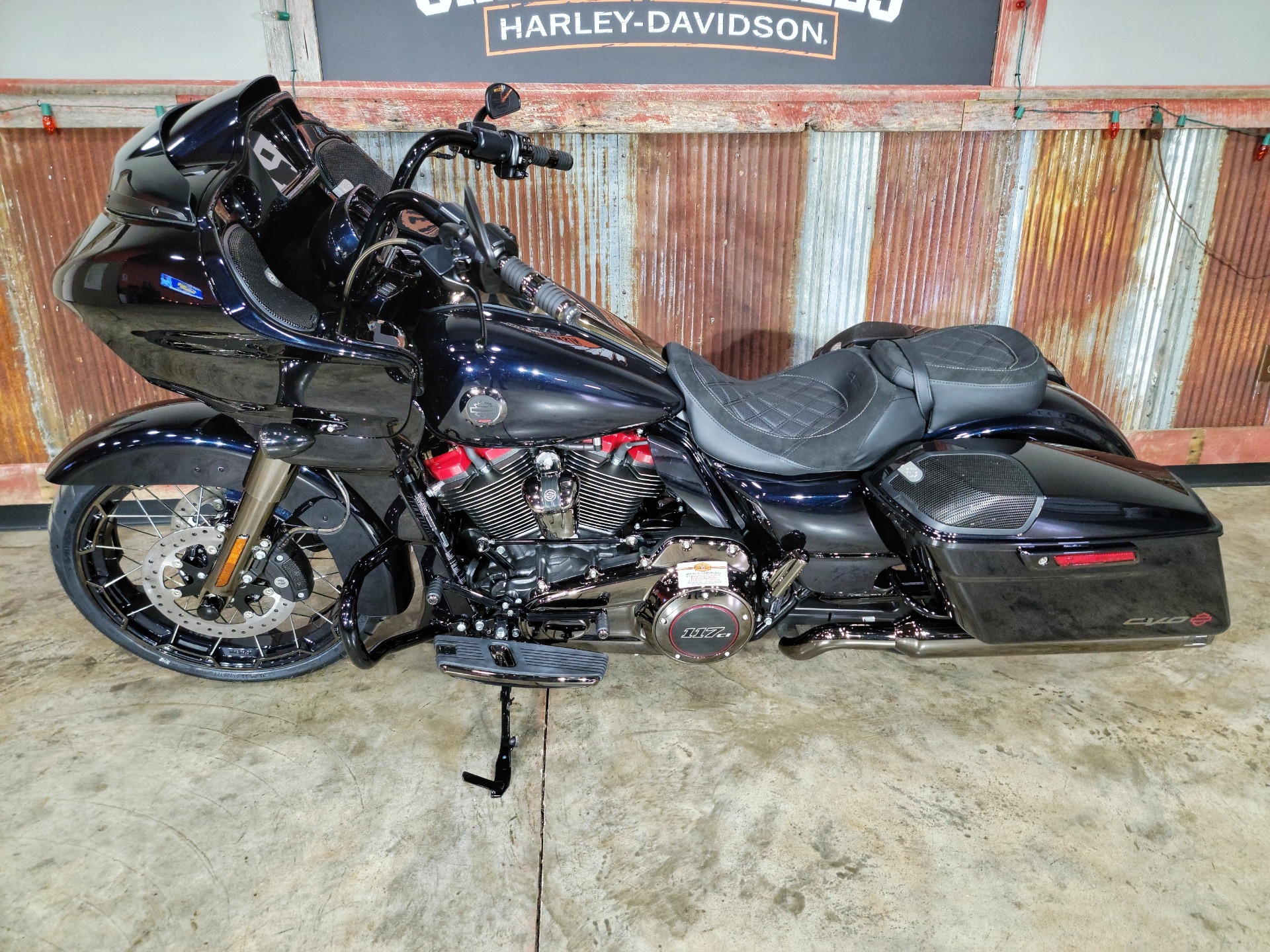 2022 Harley-Davidson CVO™ Road Glide® in Chippewa Falls, Wisconsin - Photo 17