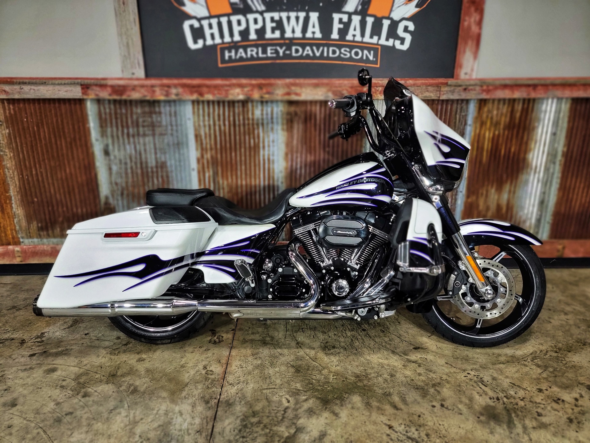 Used 2016 Harley Davidson Cvo Street Glide White Amethyst With Black Licorice Flames Motorcycles In Chippewa Falls Wi B0596